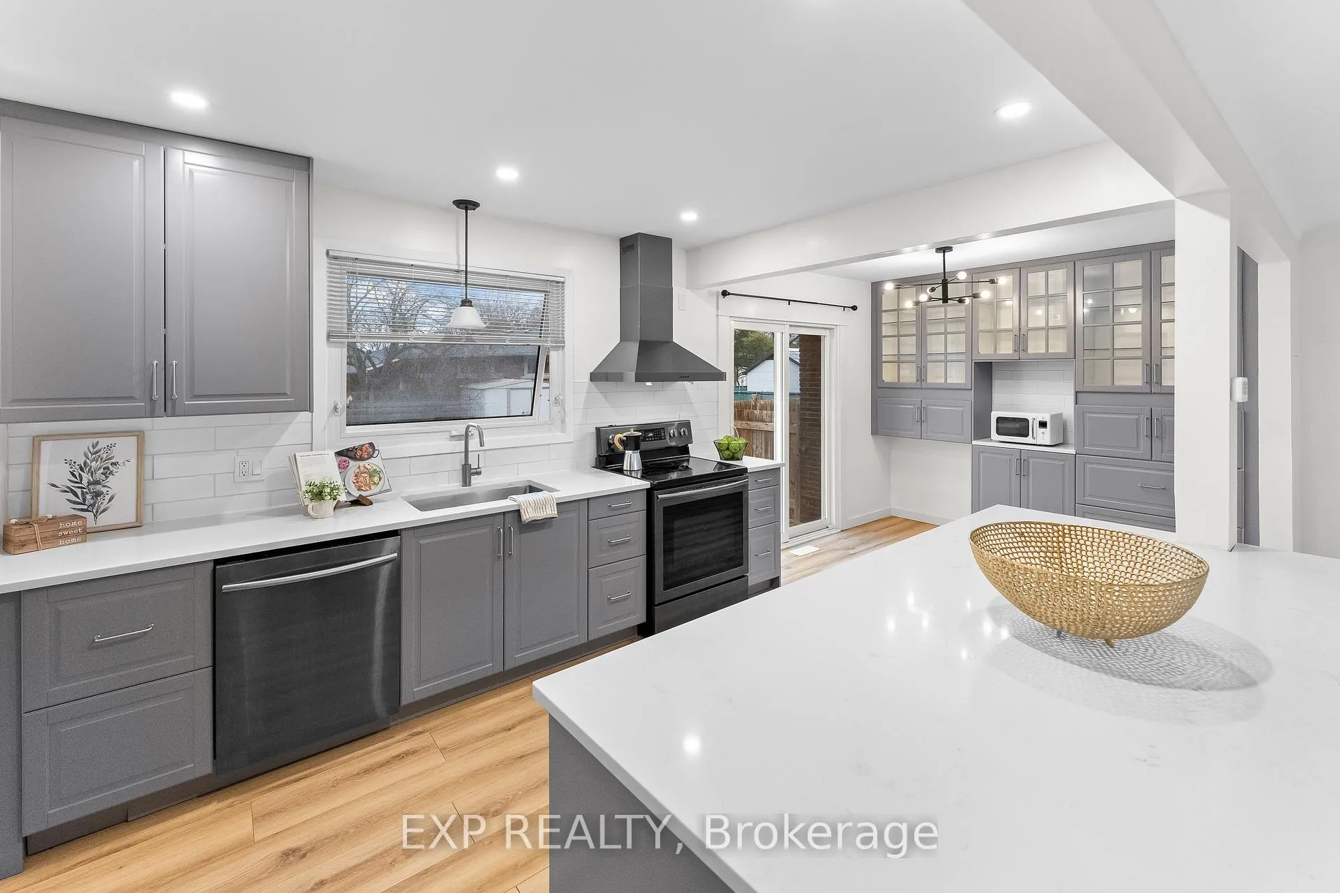Photo 7 of 35 Bishops Road, St. Catharines, Vine/Linwell — HOMEH