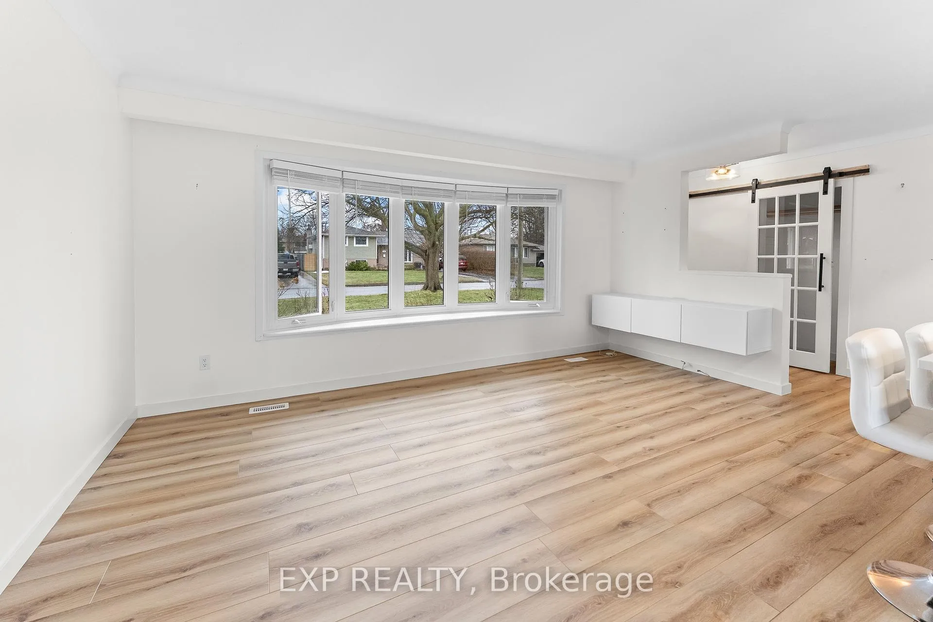 Photo 8 of 35 Bishops Road, St. Catharines, Vine/Linwell — HOMEH