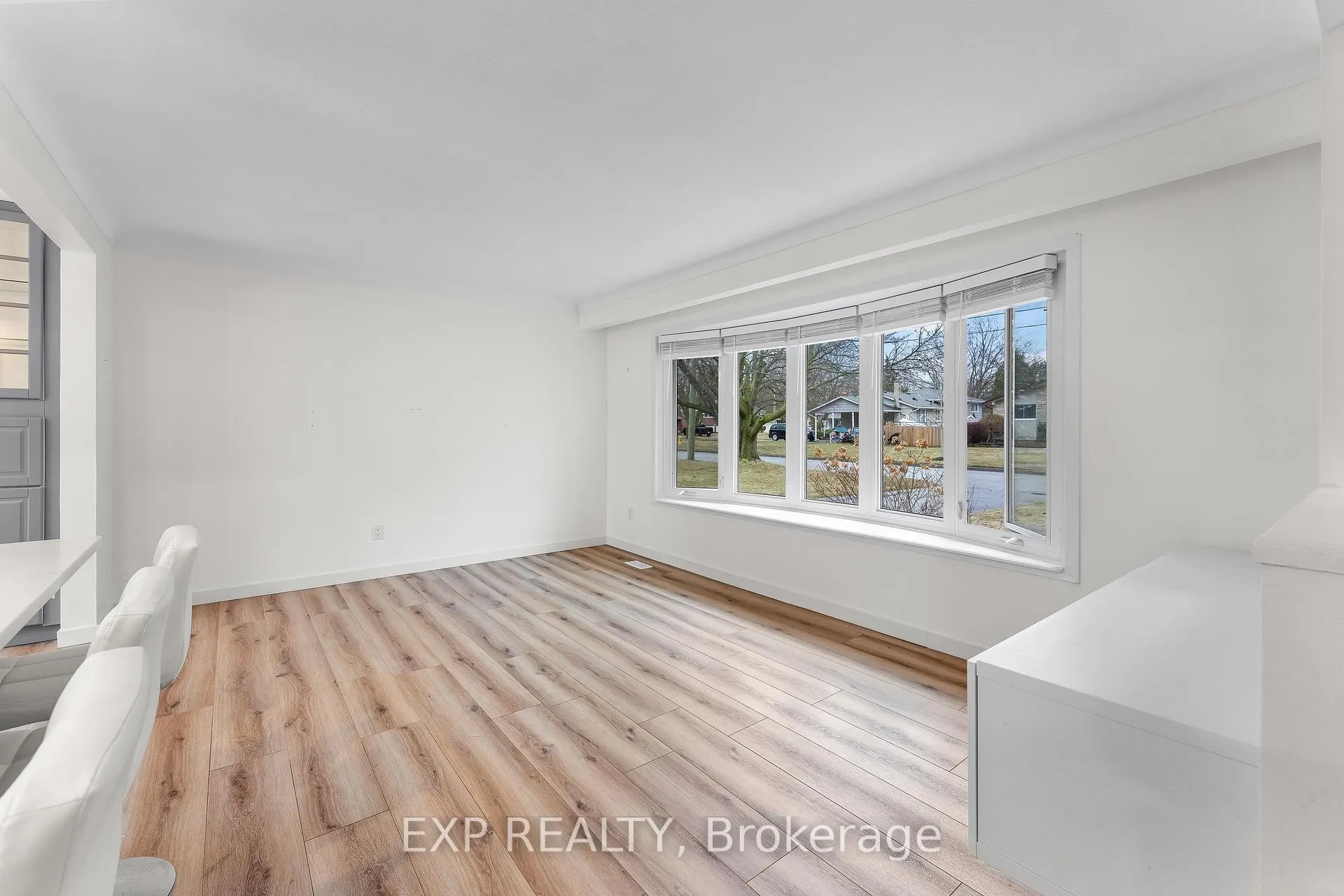 Photo 10 of 35 Bishops Road, St. Catharines, Vine/Linwell — HOMEH