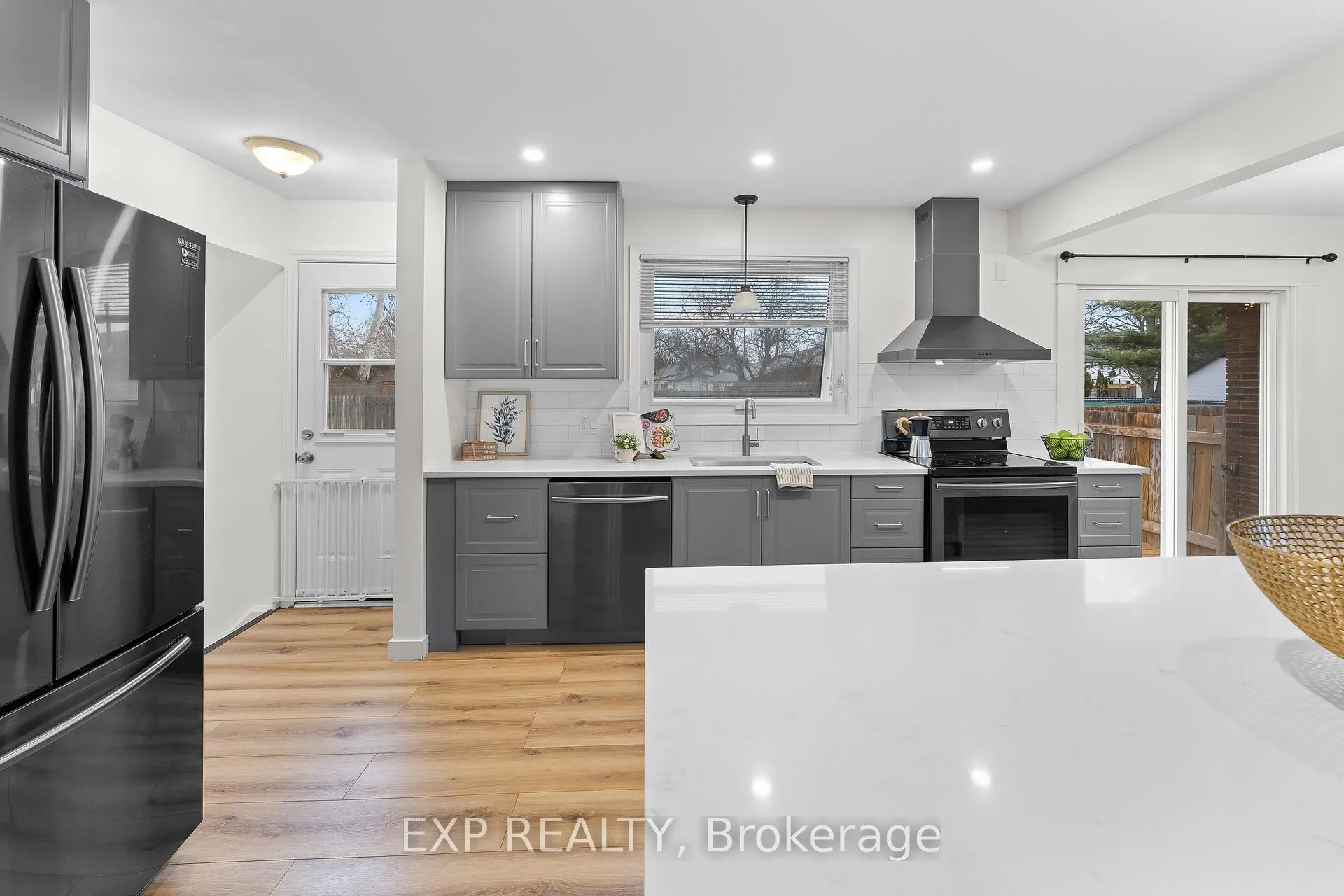 Photo 11 of 35 Bishops Road, St. Catharines, Vine/Linwell — HOMEH