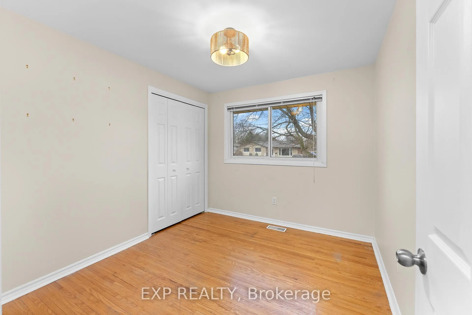Photo 20 of 35 Bishops Road, St. Catharines, Vine/Linwell — HOMEH