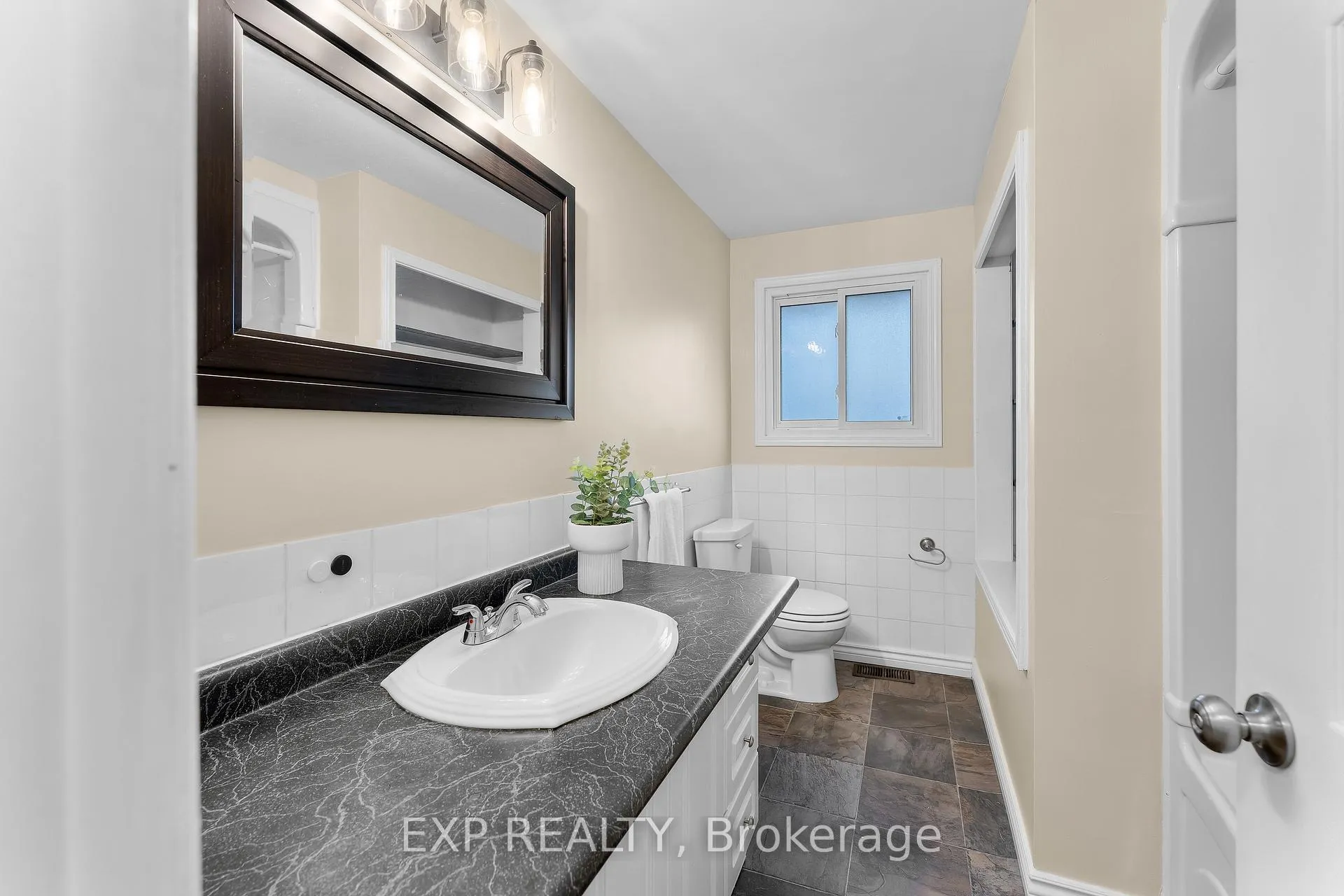 Photo 22 of 35 Bishops Road, St. Catharines, Vine/Linwell — HOMEH