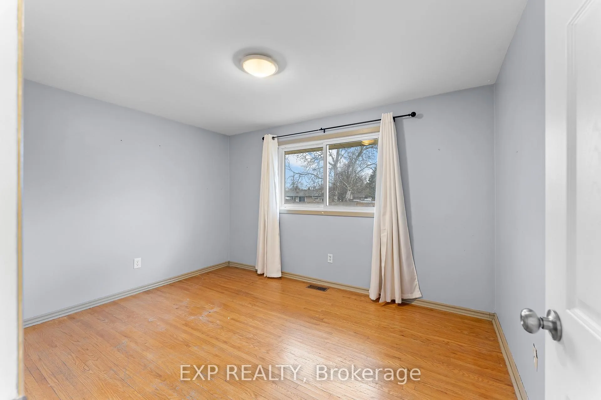 Photo 25 of 35 Bishops Road, St. Catharines, Vine/Linwell — HOMEH