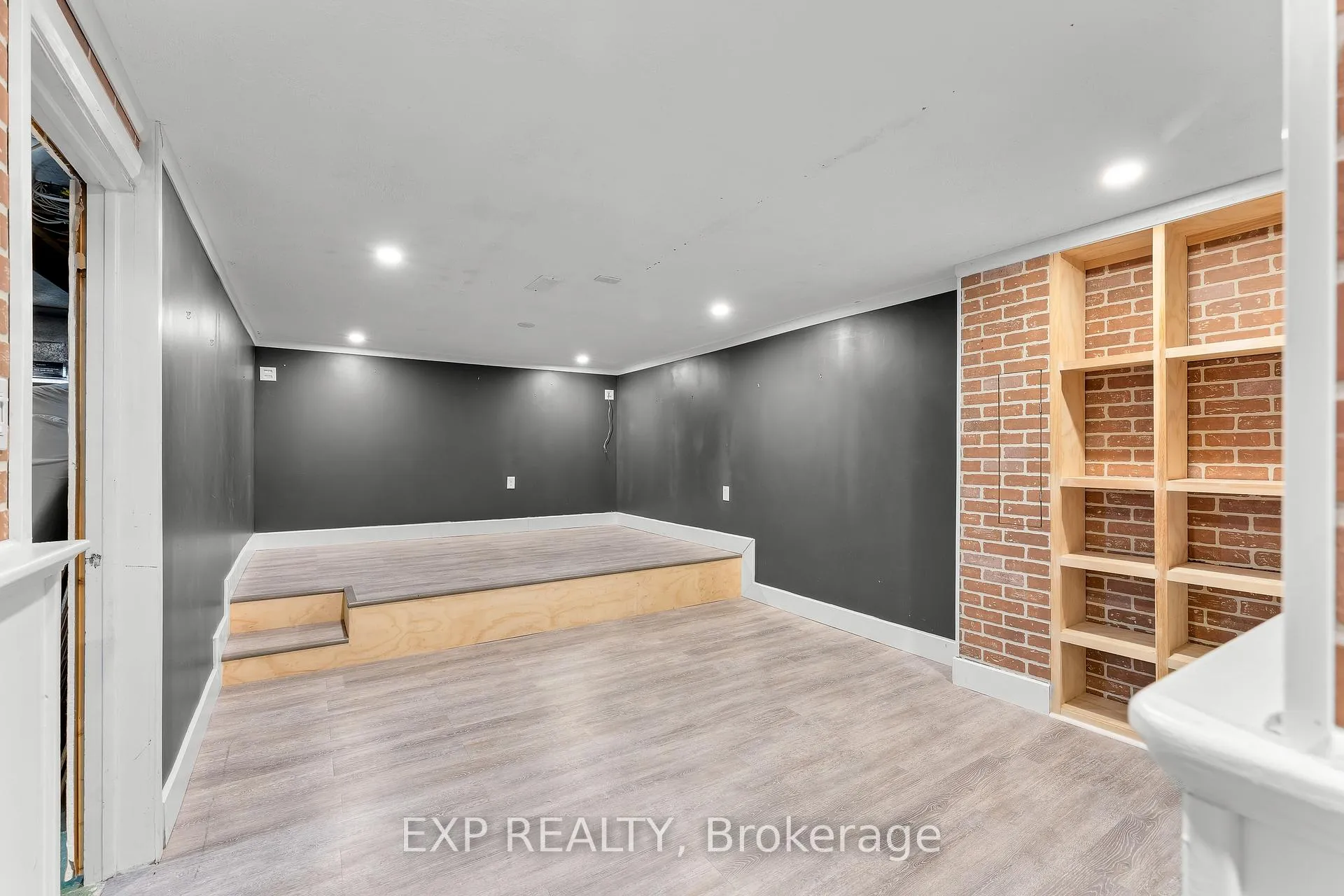 Photo 35 of 35 Bishops Road, St. Catharines, Vine/Linwell — HOMEH