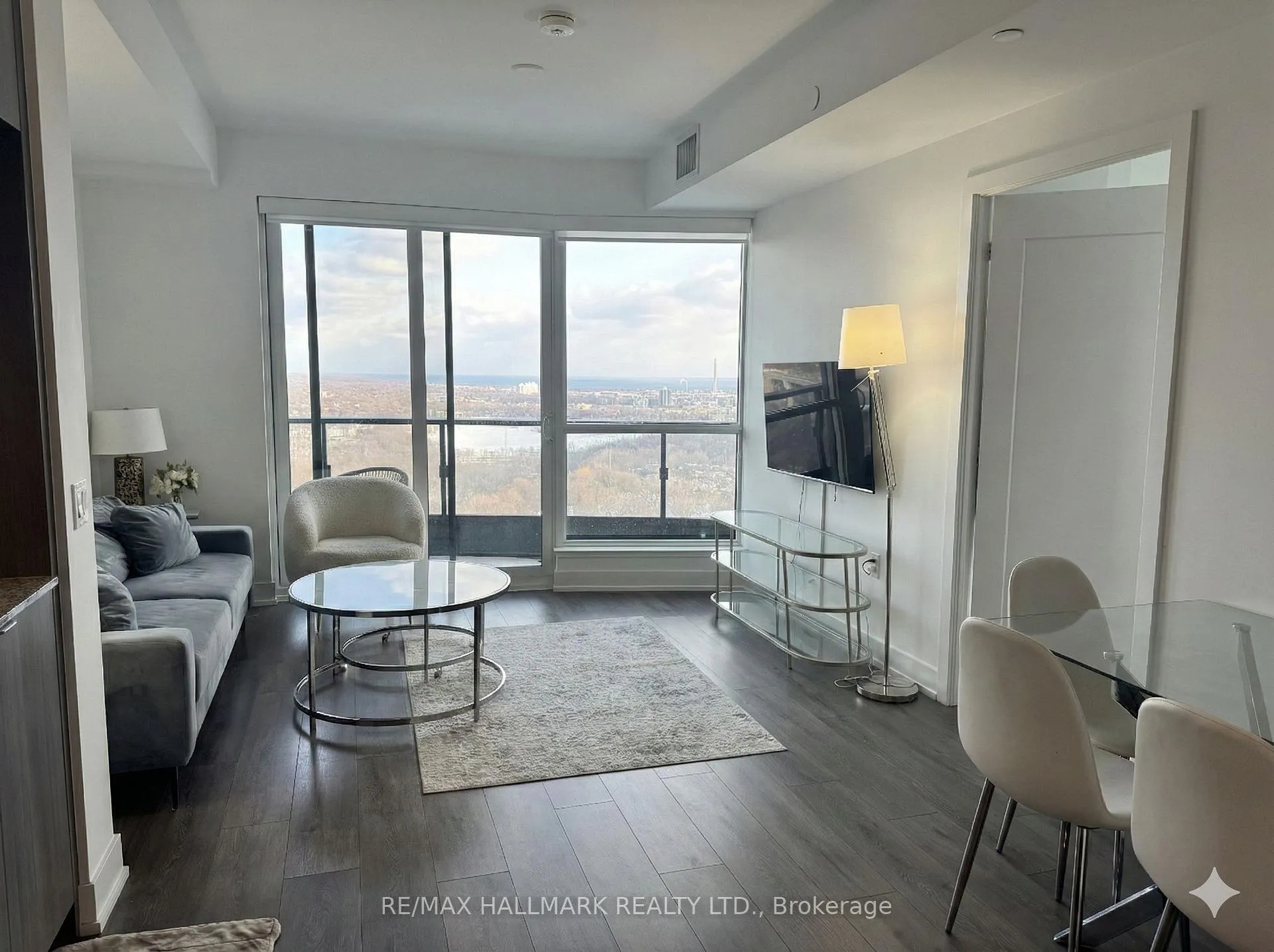 Photo 4 of Unit 2618, 585 Bloor Street E, Toronto, North St. James Town — HOMEH