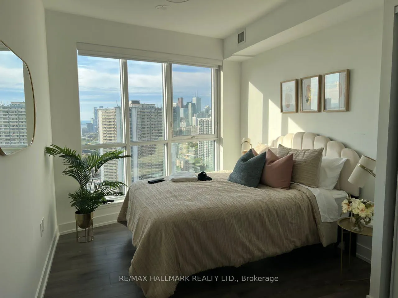 Photo 9 of Unit 2618, 585 Bloor Street E, Toronto, North St. James Town — HOMEH