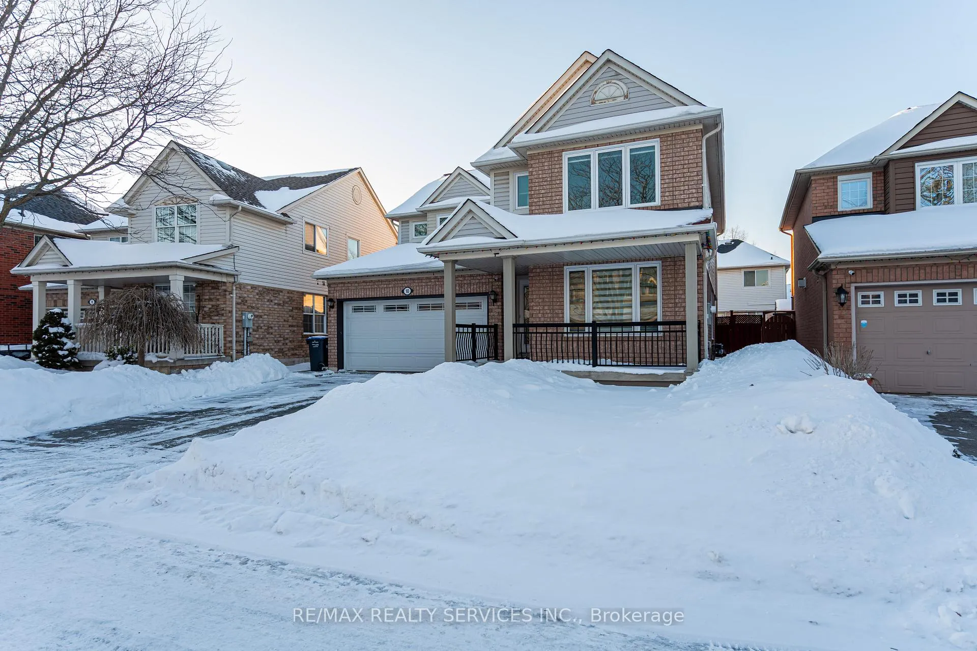 Photo 2 of 10 Penn Drive, Brampton, Fletcher's Meadow — HOMEH