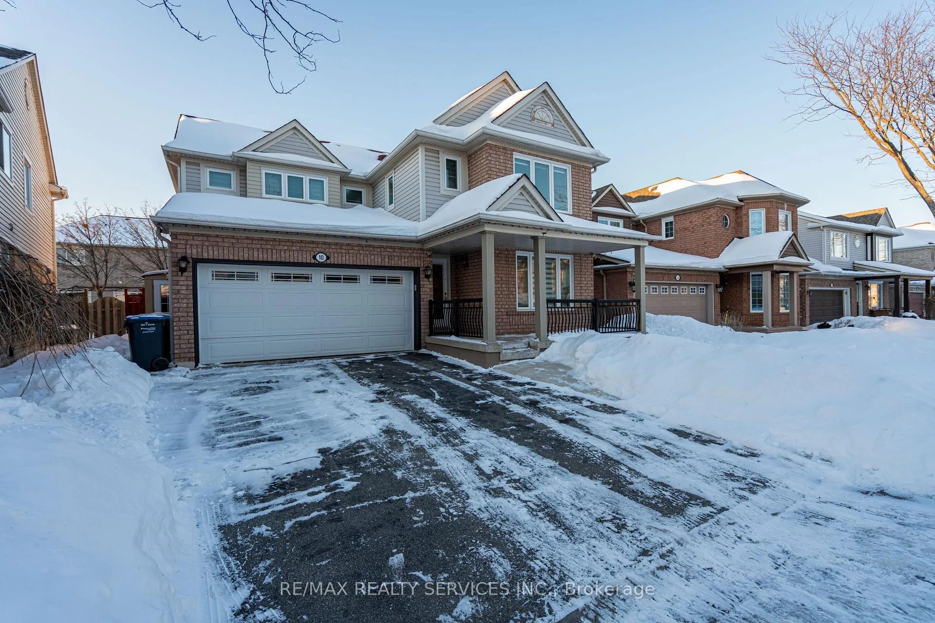 Photo 3 of 10 Penn Drive, Brampton, Fletcher's Meadow — HOMEH