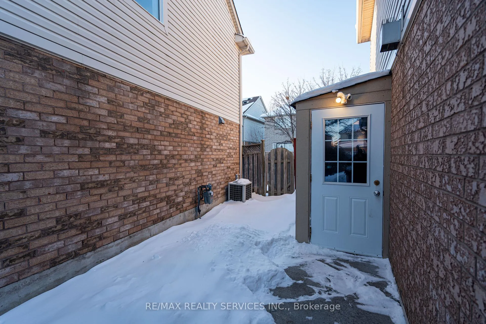 Photo 5 of 10 Penn Drive, Brampton, Fletcher's Meadow — HOMEH