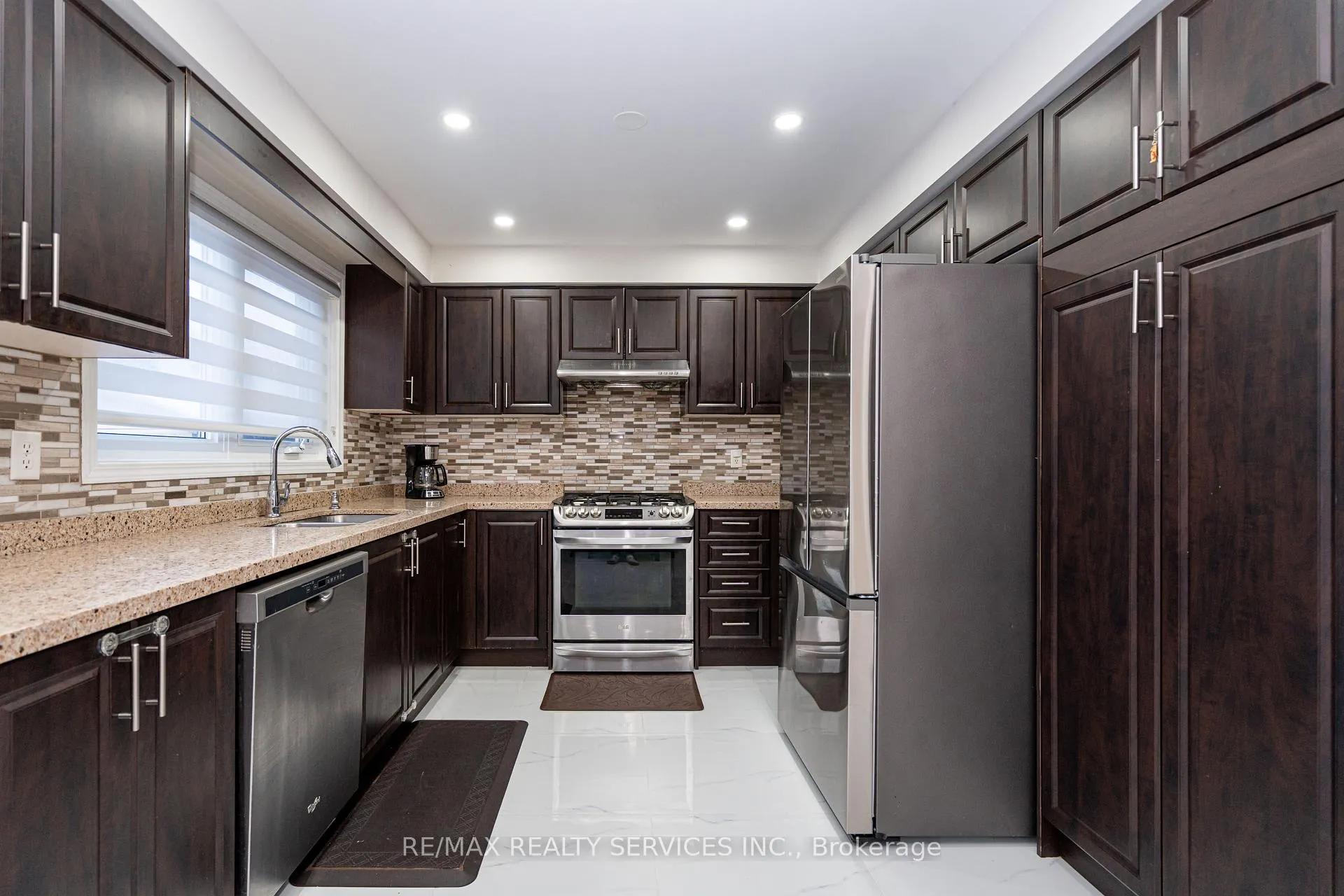Photo 13 of 10 Penn Drive, Brampton, Fletcher's Meadow — HOMEH