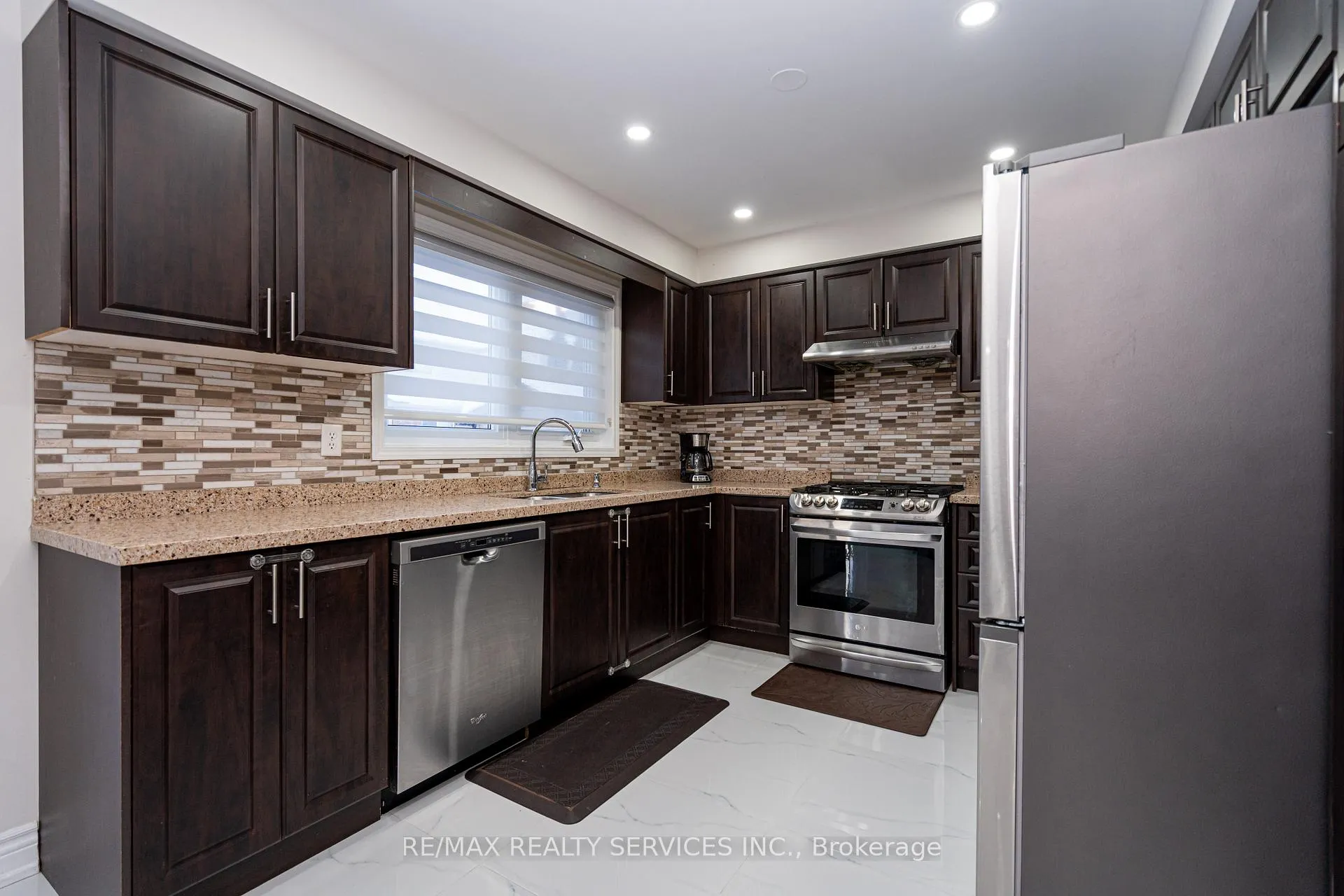 Photo 14 of 10 Penn Drive, Brampton, Fletcher's Meadow — HOMEH