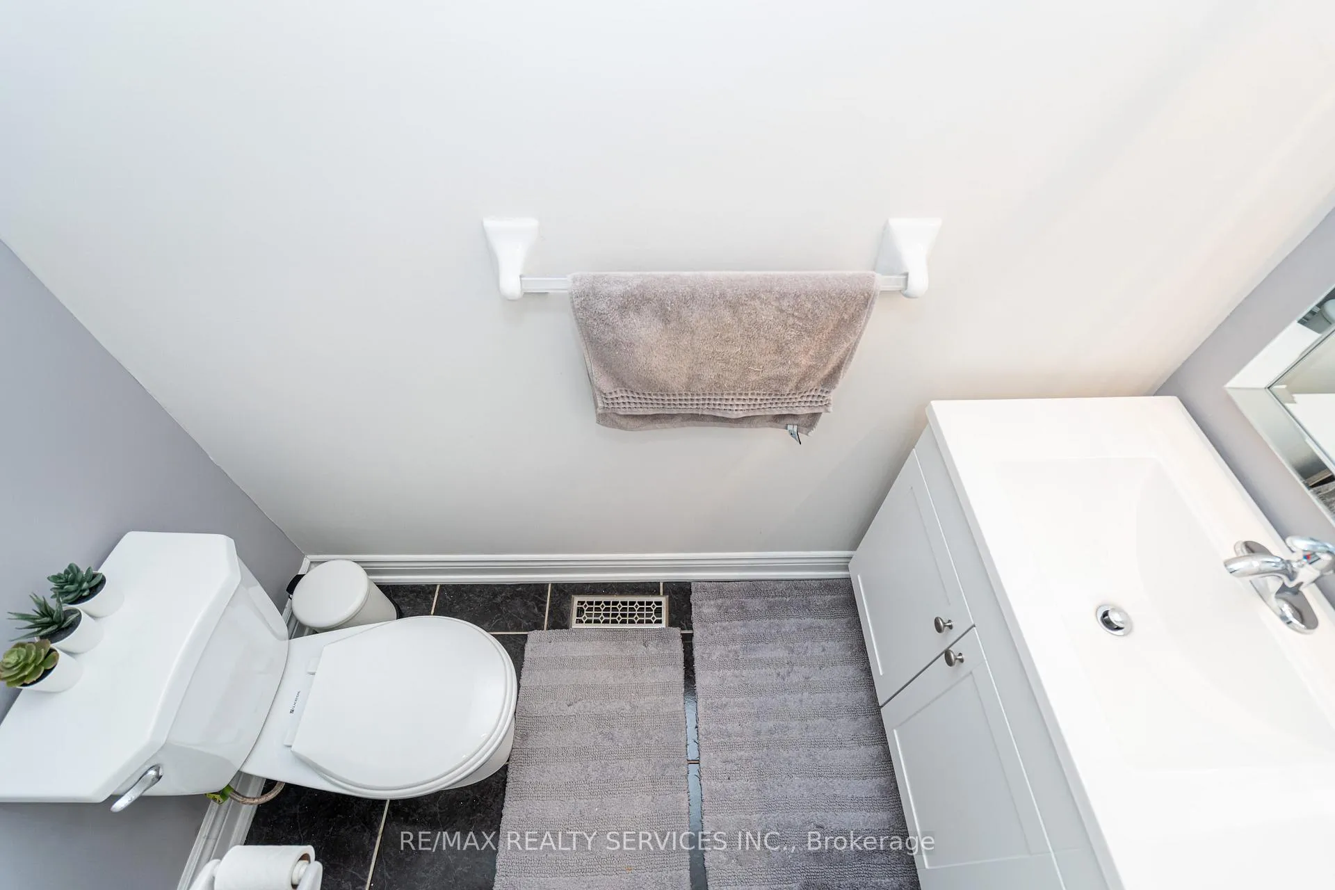 Photo 21 of 10 Penn Drive, Brampton, Fletcher's Meadow — HOMEH