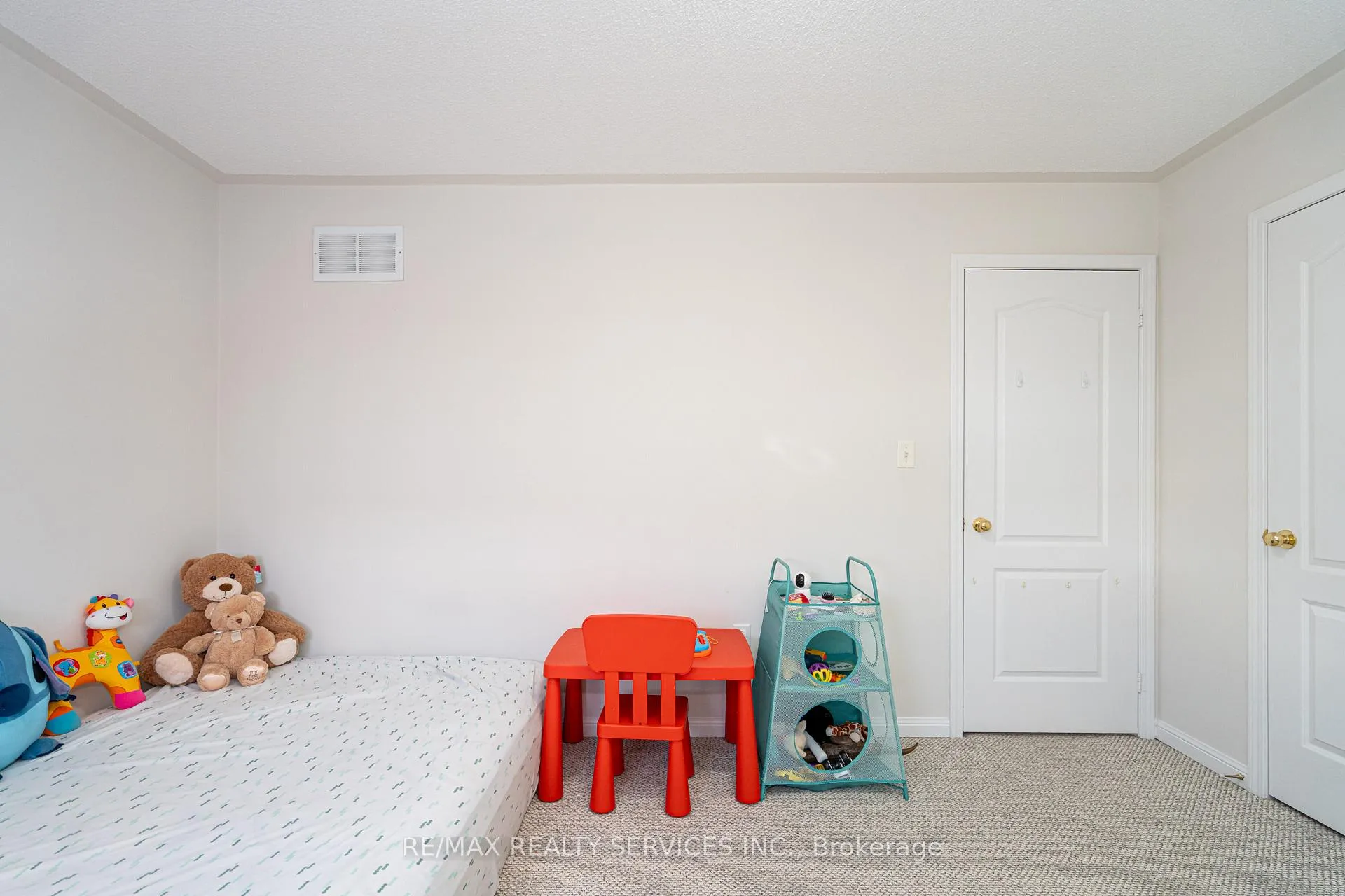 Photo 35 of 10 Penn Drive, Brampton, Fletcher's Meadow — HOMEH
