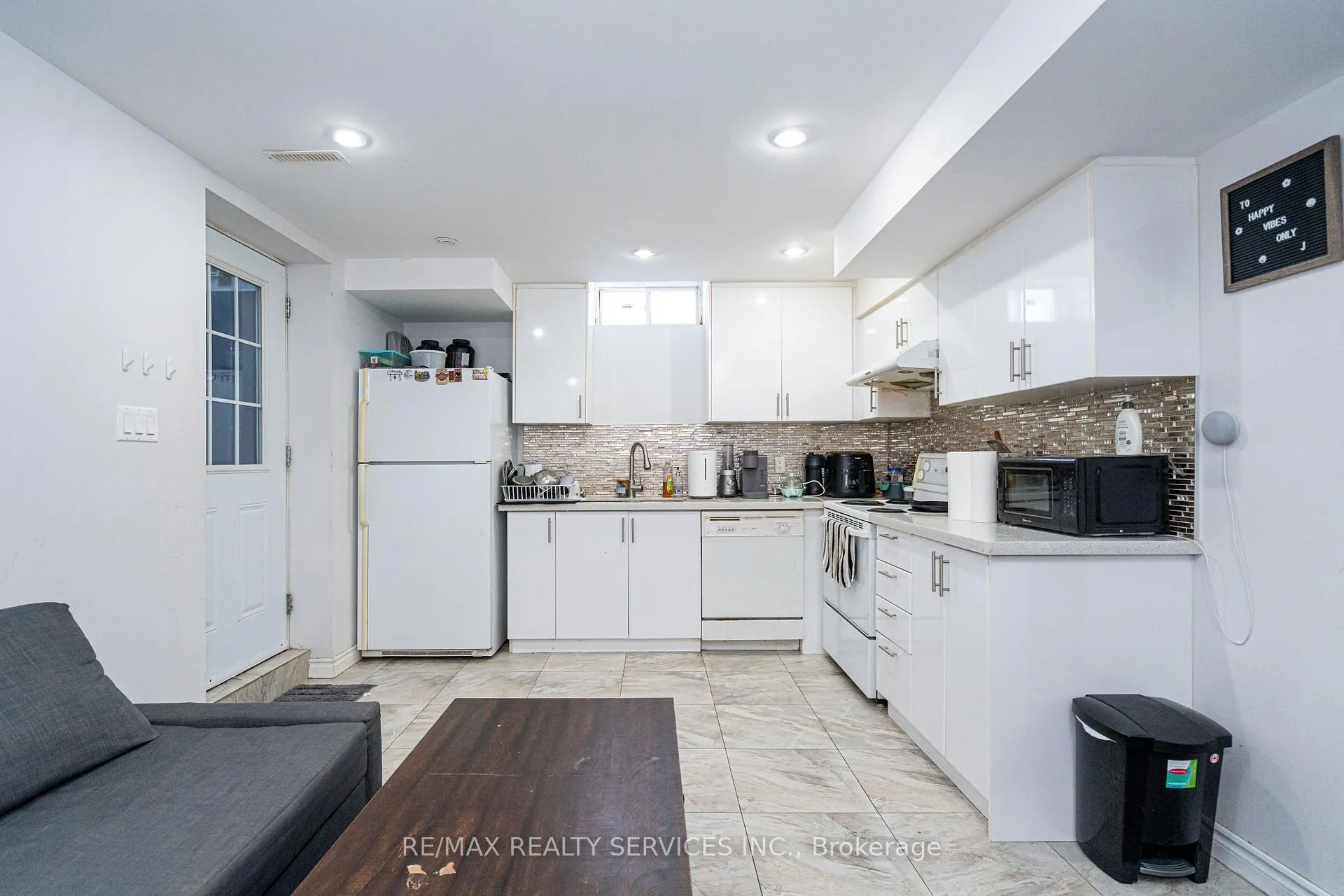 Photo 43 of 10 Penn Drive, Brampton, Fletcher's Meadow — HOMEH