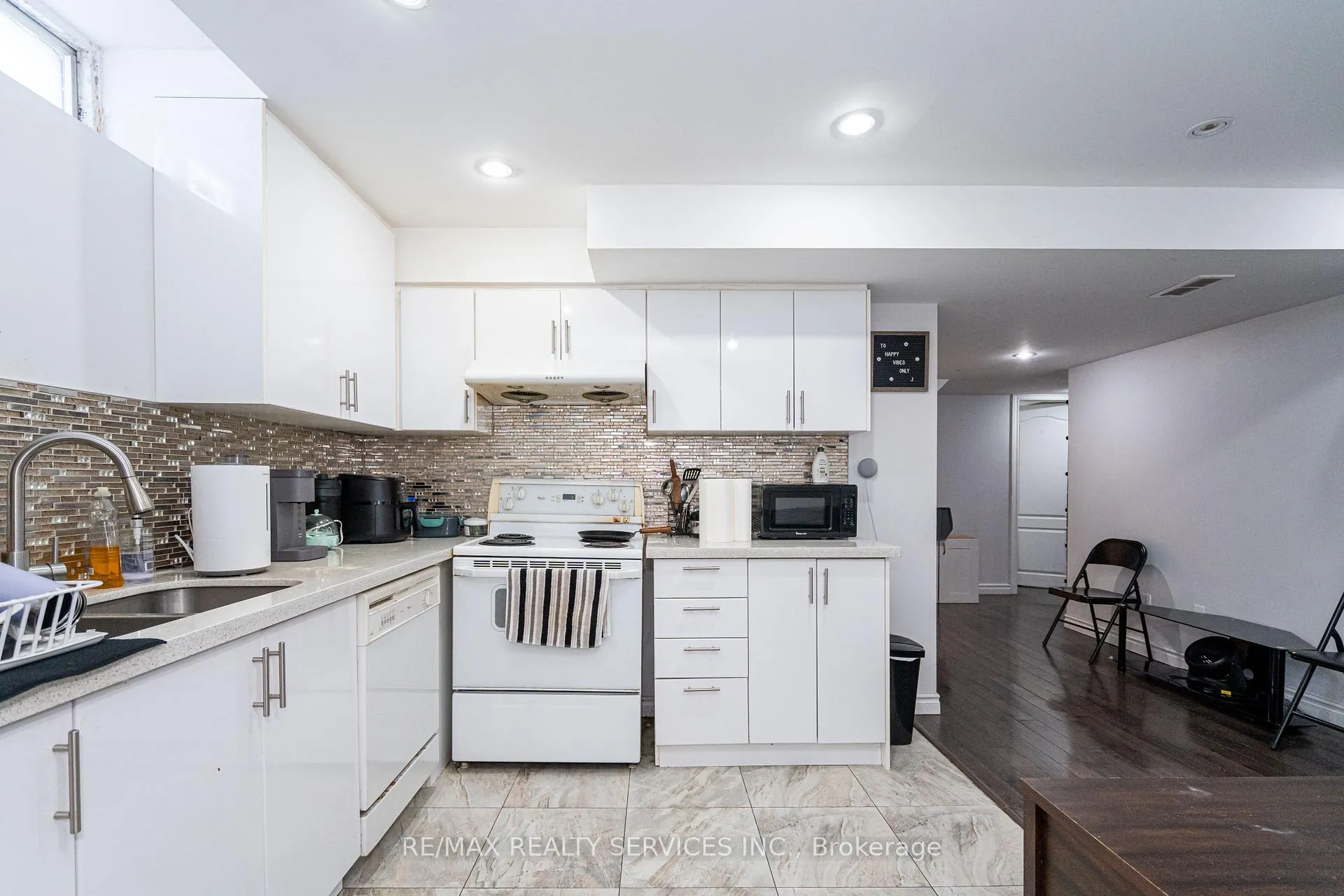 Photo 44 of 10 Penn Drive, Brampton, Fletcher's Meadow — HOMEH