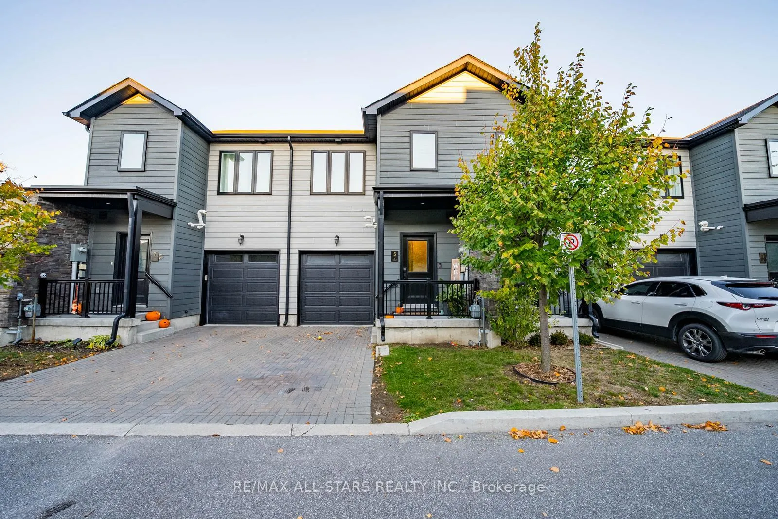 Photo 2 of Unit 20, 5 Stonehart Lane, Barrie, East Bayfield — HOMEH