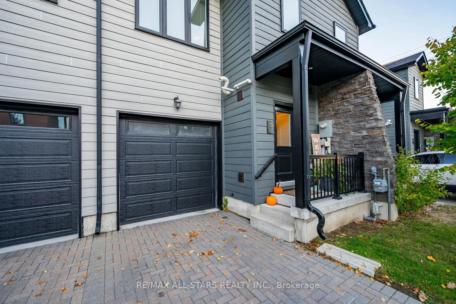 Photo 3 of Unit 20, 5 Stonehart Lane, Barrie, East Bayfield — HOMEH