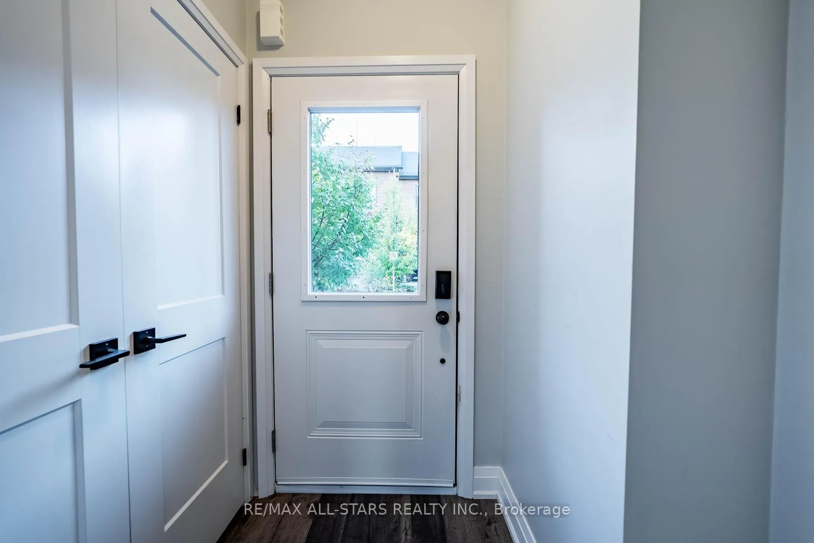 Photo 5 of Unit 20, 5 Stonehart Lane, Barrie, East Bayfield — HOMEH