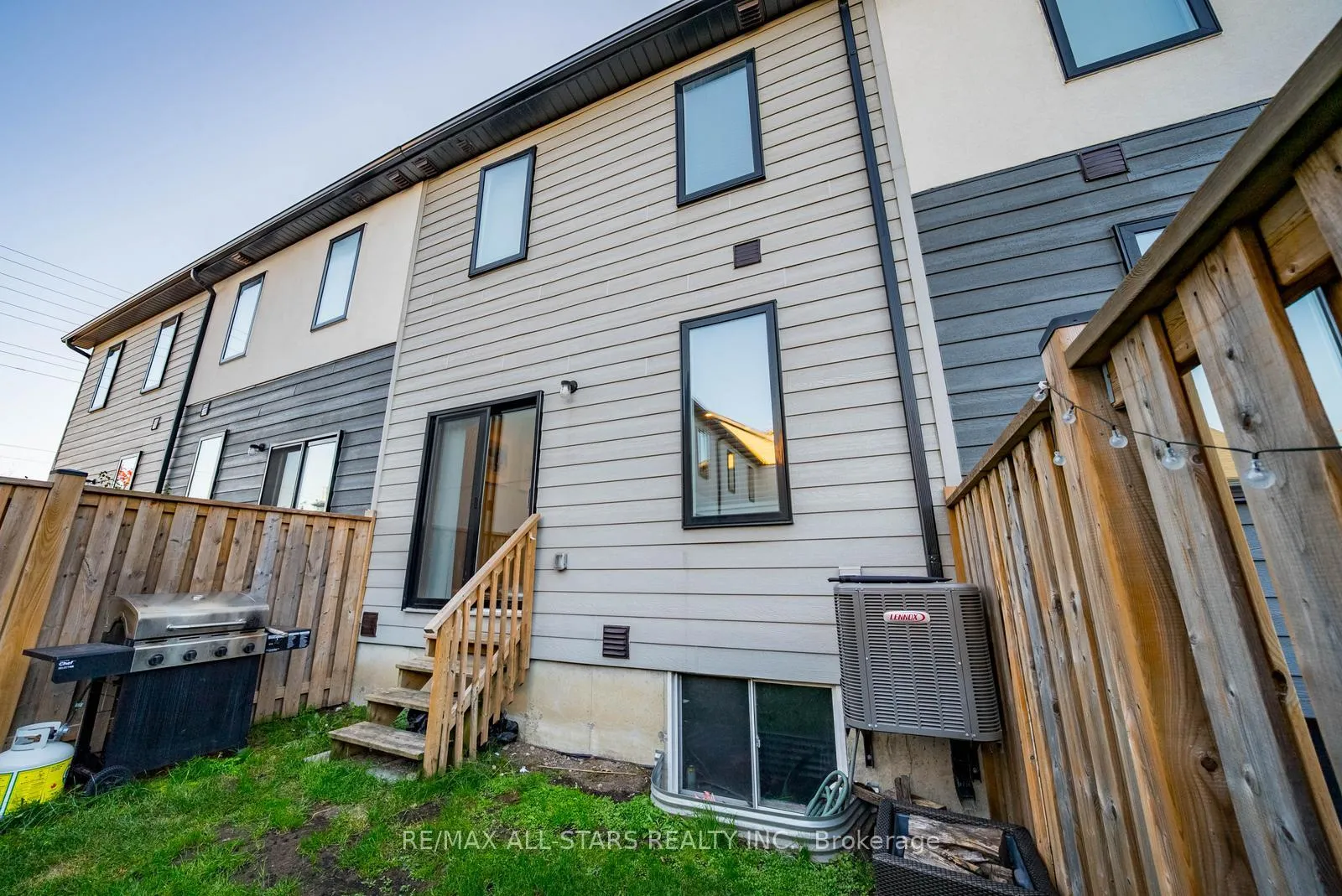 Photo 23 of Unit 20, 5 Stonehart Lane, Barrie, East Bayfield — HOMEH