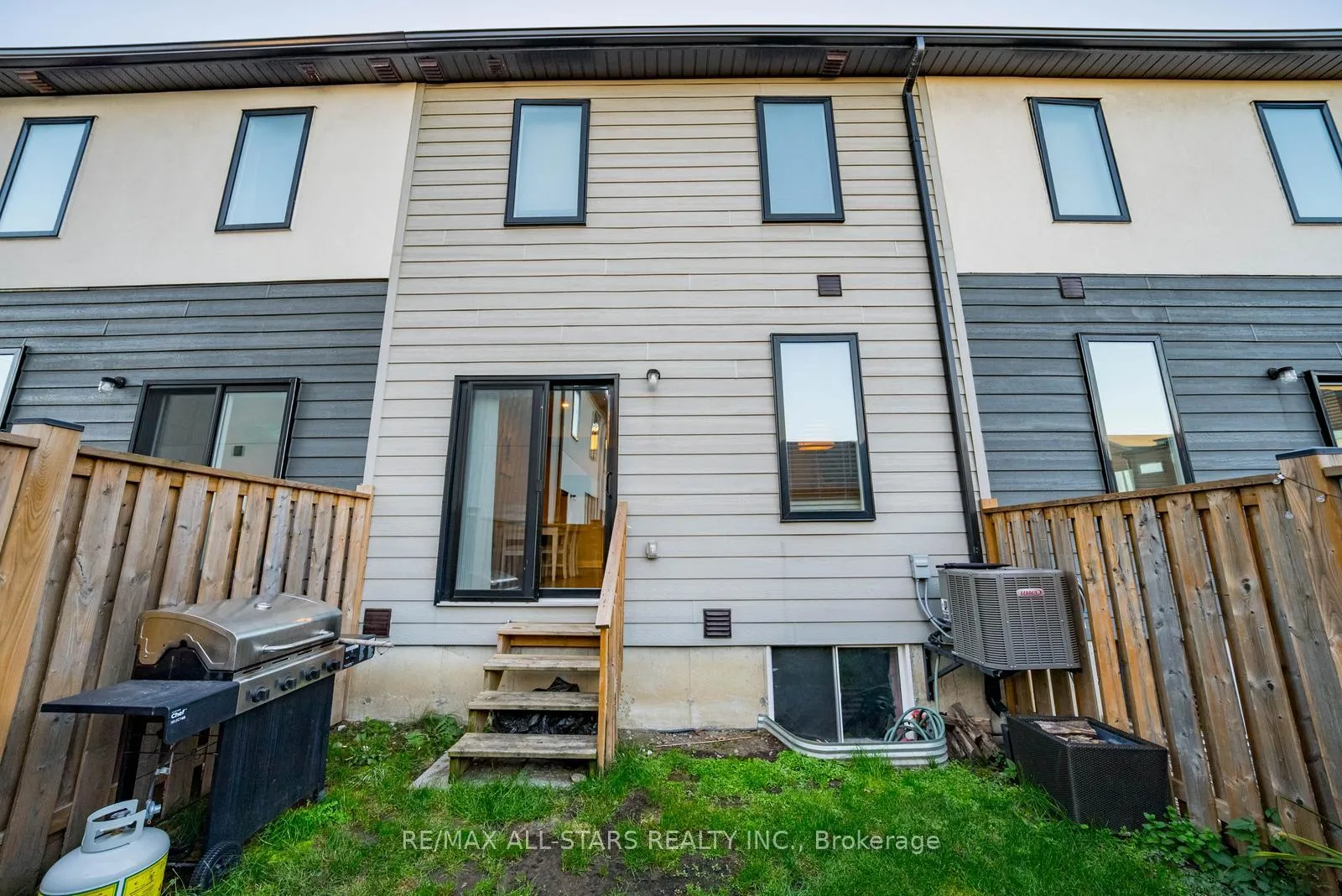 Photo 24 of Unit 20, 5 Stonehart Lane, Barrie, East Bayfield — HOMEH