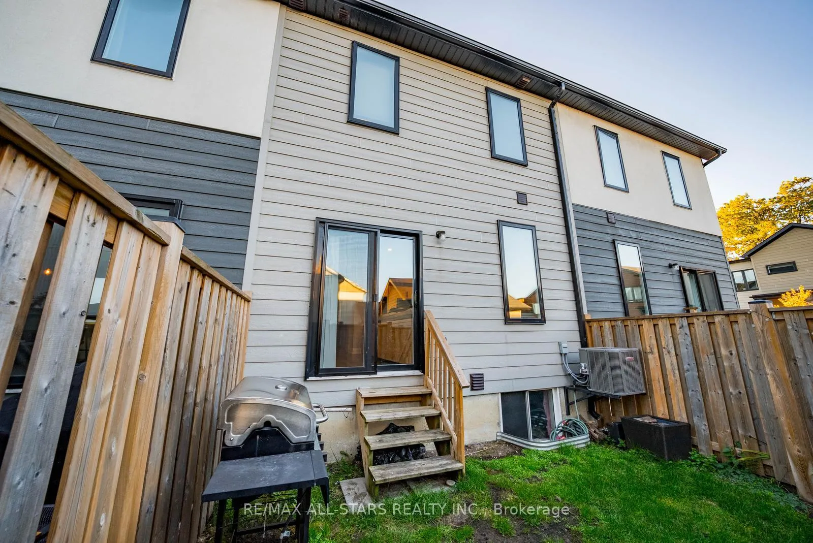 Photo 25 of Unit 20, 5 Stonehart Lane, Barrie, East Bayfield — HOMEH