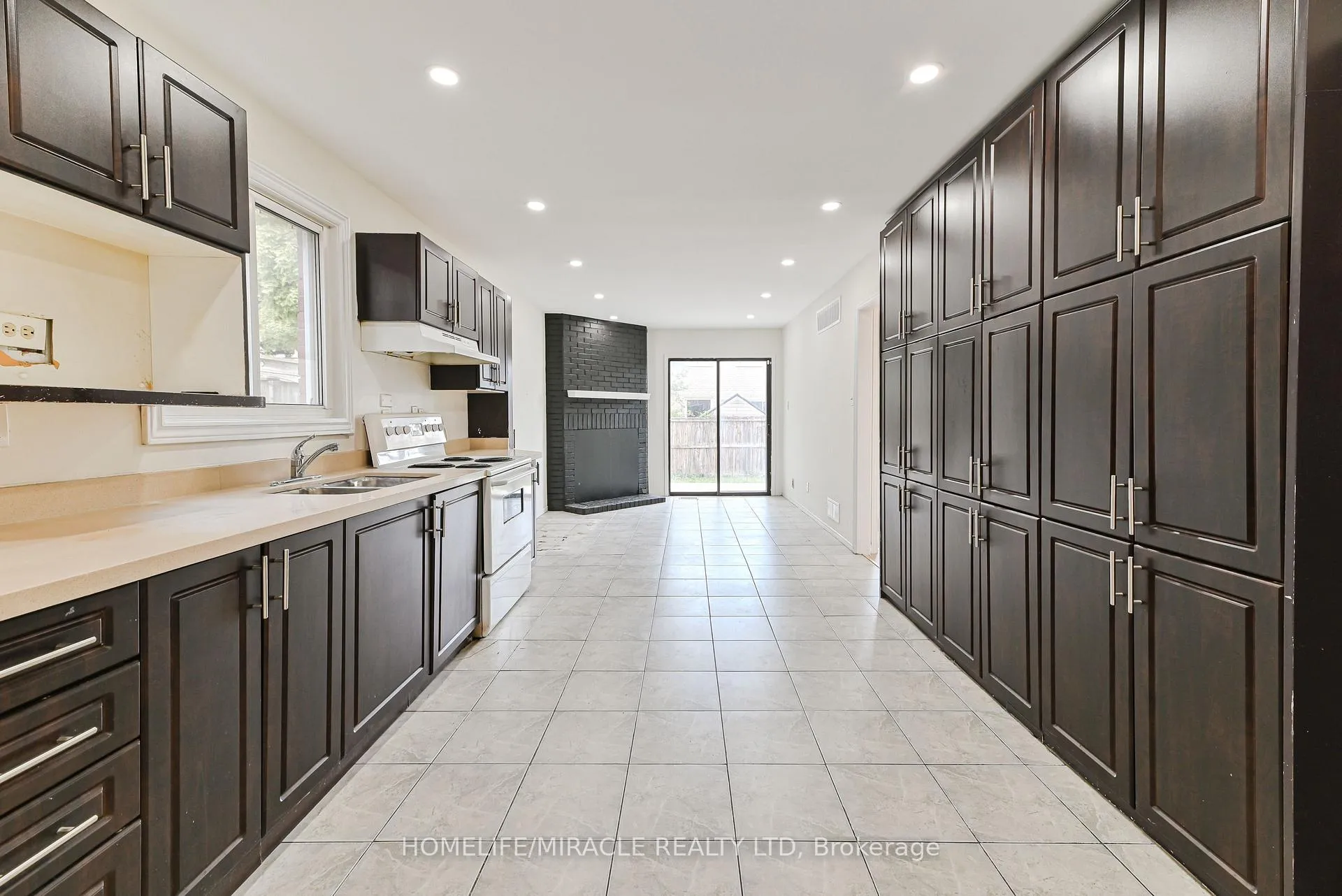Photo 6 of 40 Blair Crescent, Barrie, Grove East — HOMEH