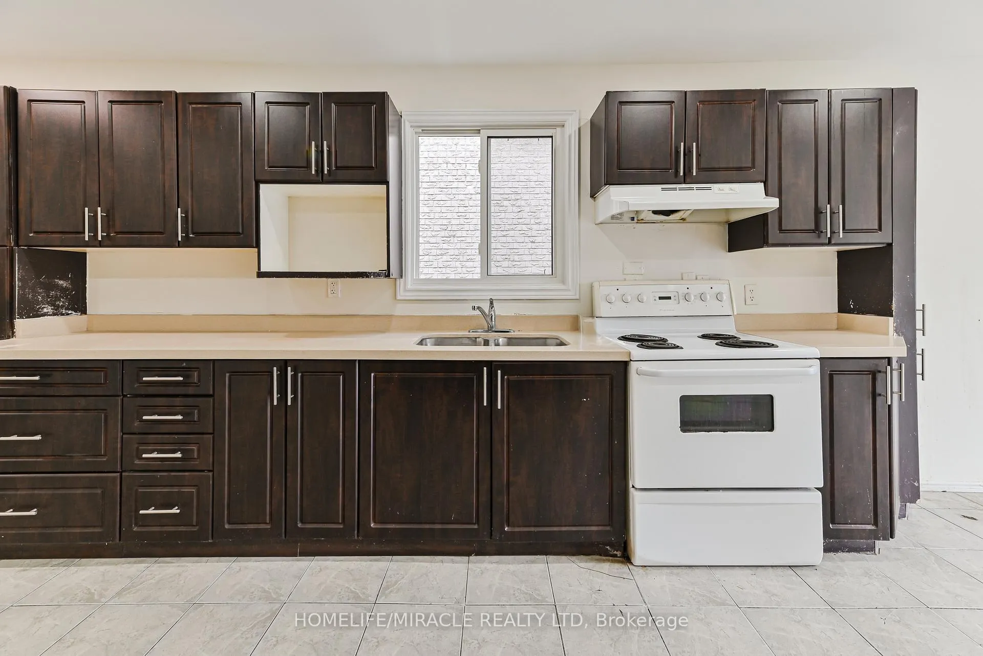 Photo 7 of 40 Blair Crescent, Barrie, Grove East — HOMEH