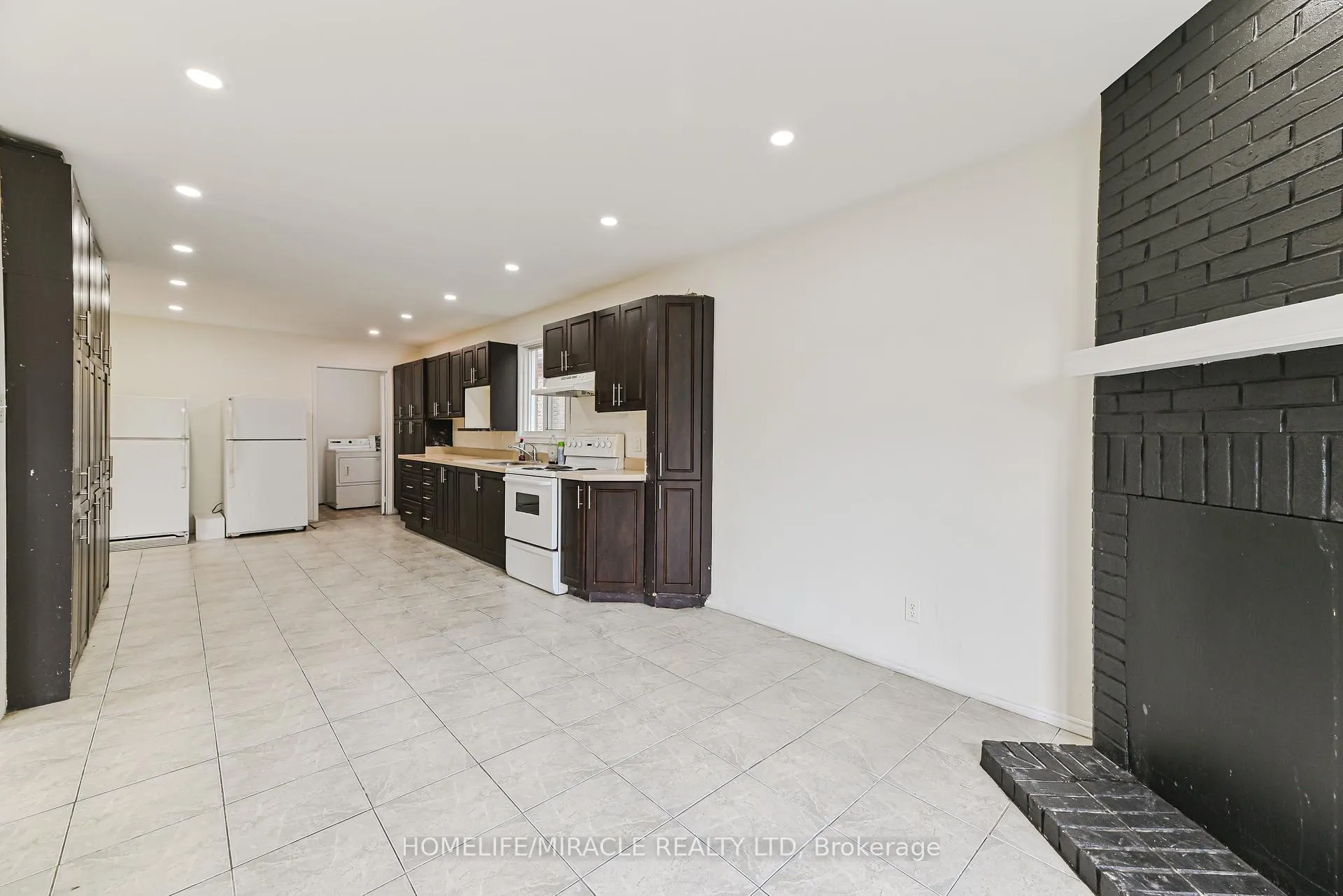 Photo 8 of 40 Blair Crescent, Barrie, Grove East — HOMEH