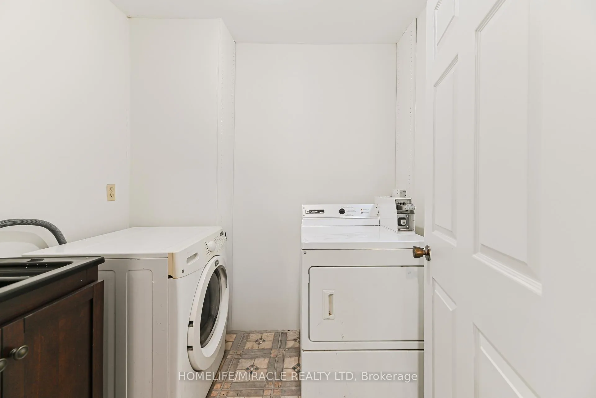 Photo 10 of 40 Blair Crescent, Barrie, Grove East — HOMEH