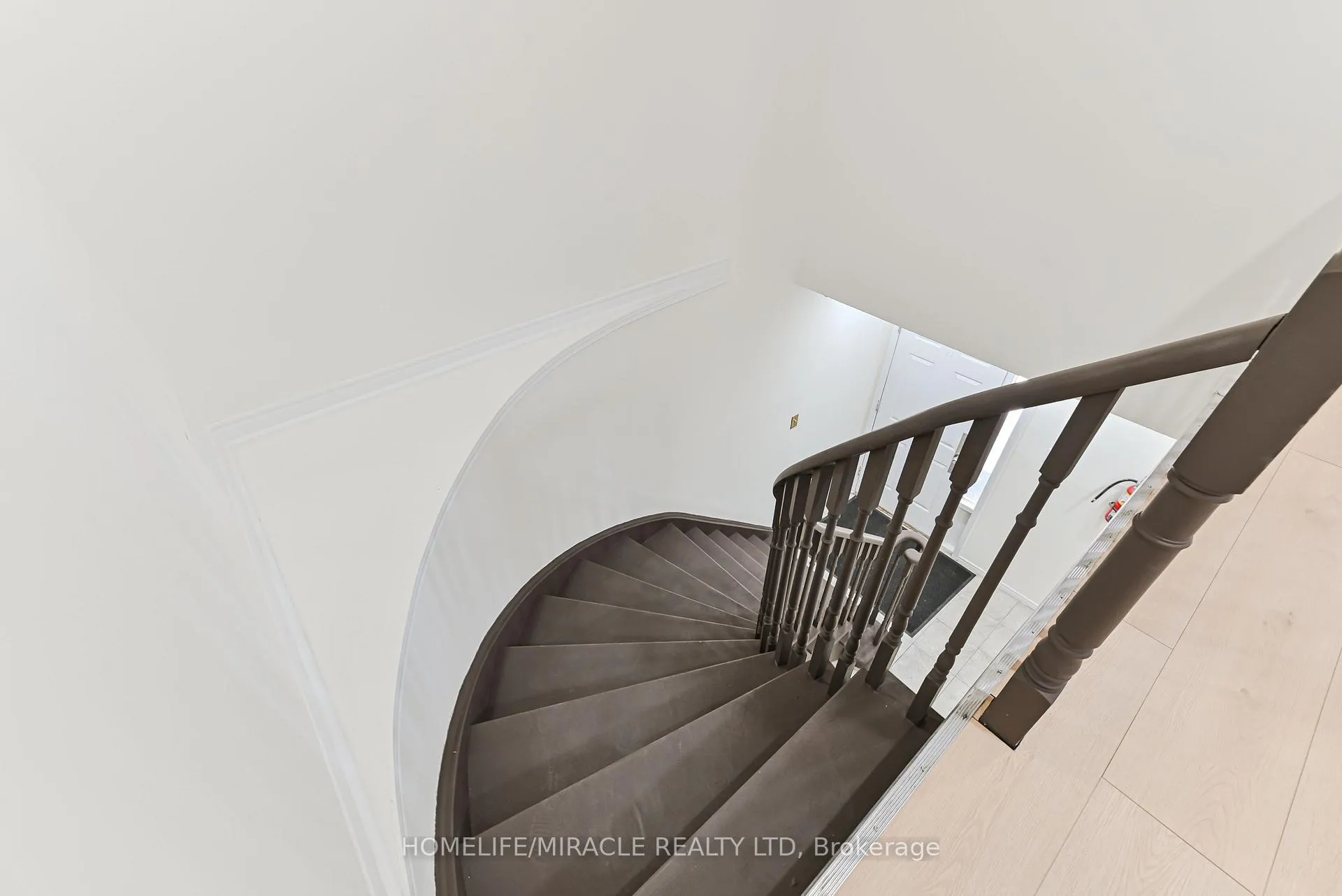 Photo 11 of 40 Blair Crescent, Barrie, Grove East — HOMEH