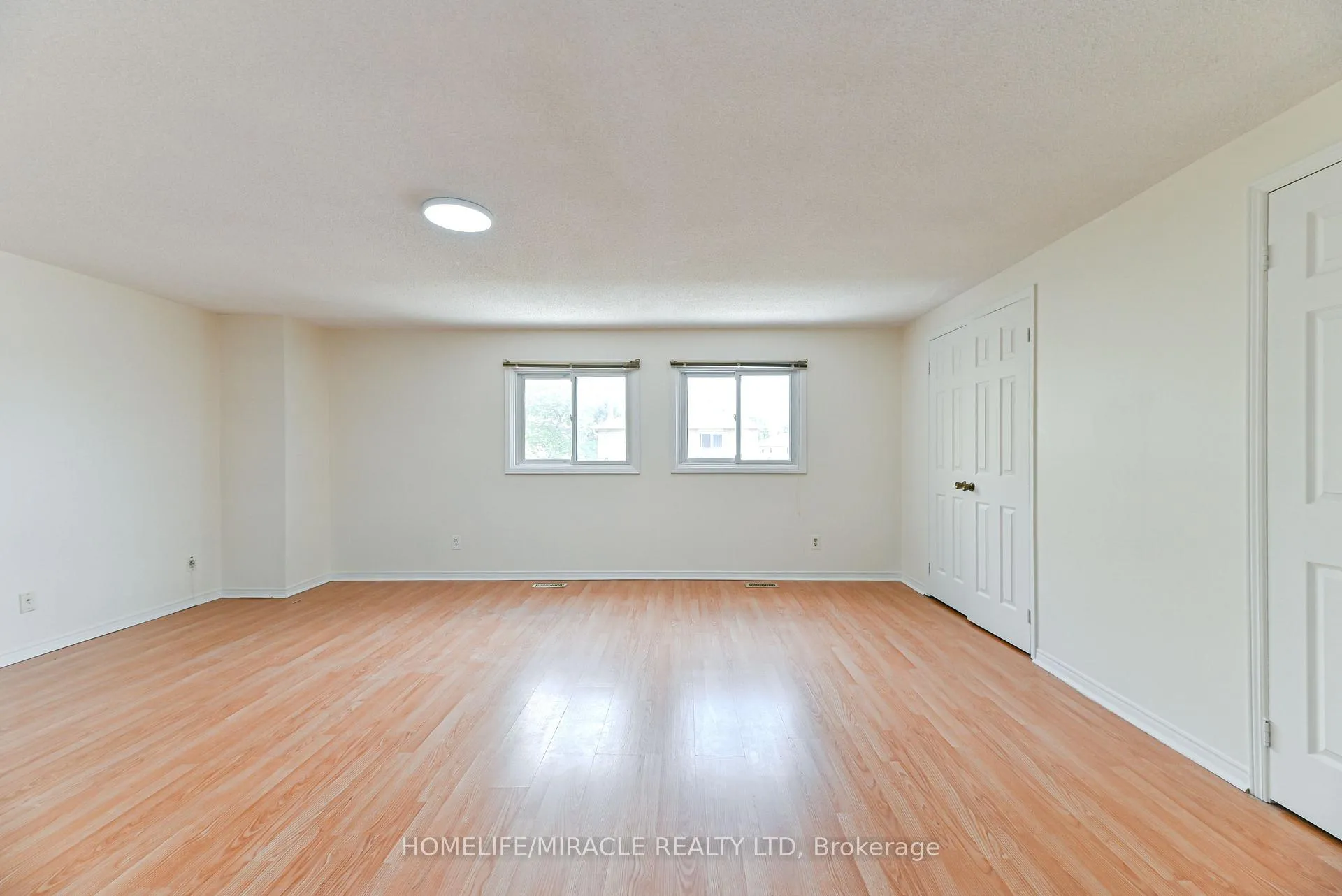 Photo 12 of 40 Blair Crescent, Barrie, Grove East — HOMEH