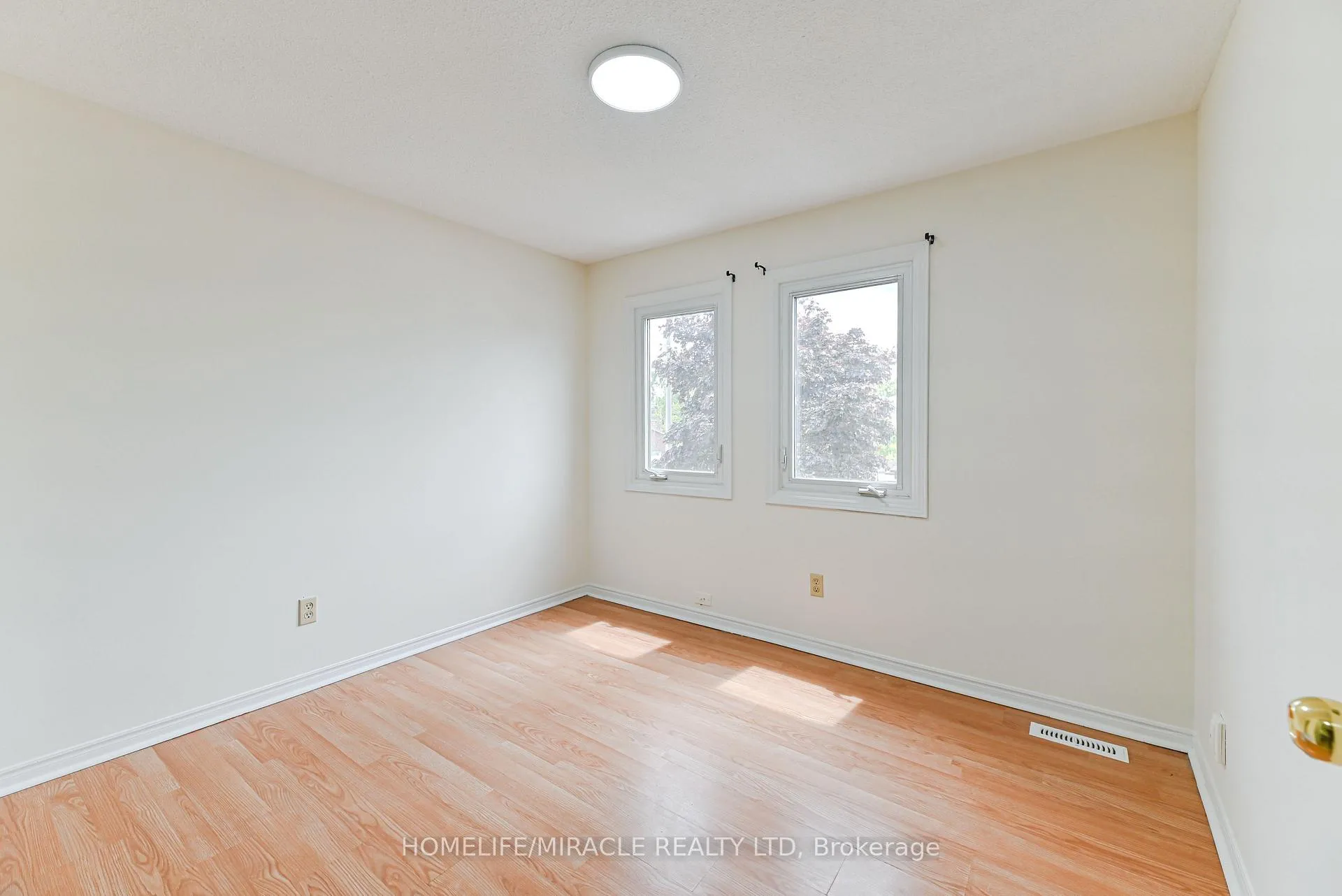 Photo 14 of 40 Blair Crescent, Barrie, Grove East — HOMEH