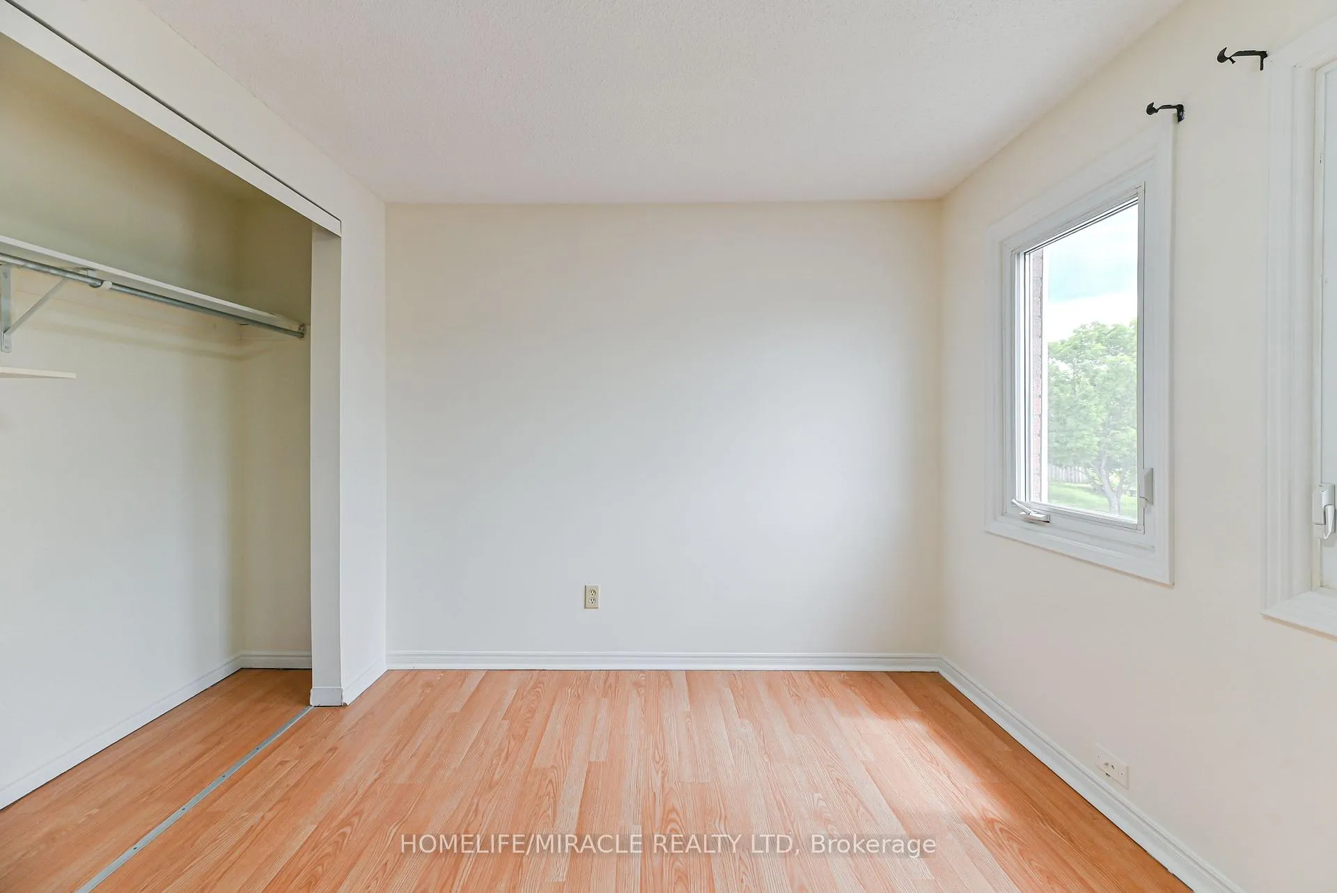 Photo 15 of 40 Blair Crescent, Barrie, Grove East — HOMEH