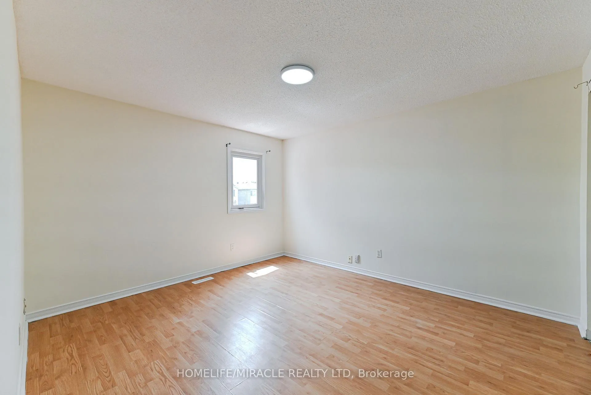 Photo 16 of 40 Blair Crescent, Barrie, Grove East — HOMEH