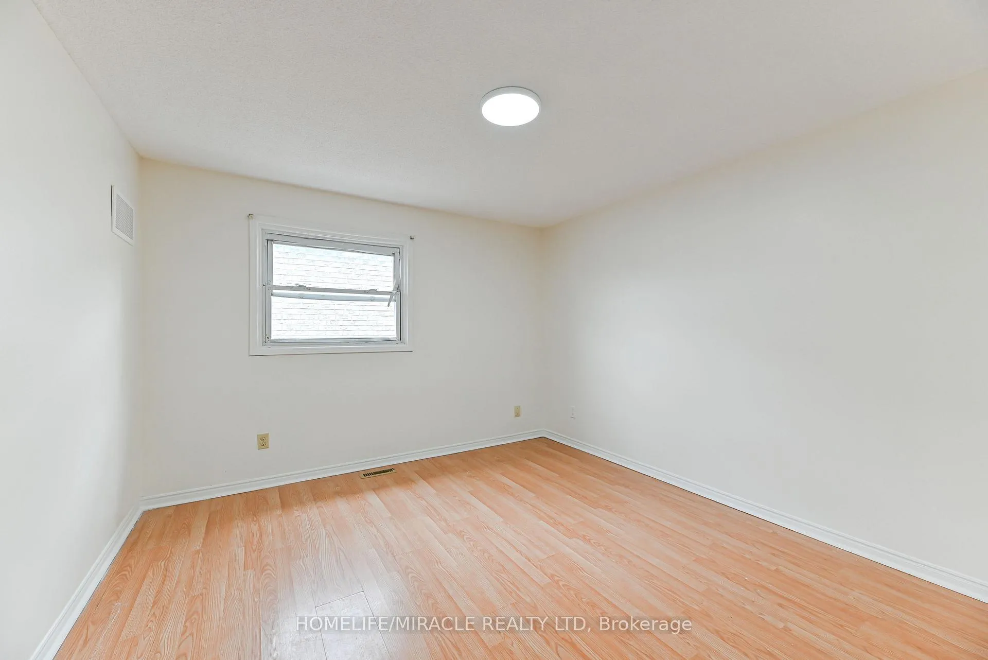 Photo 17 of 40 Blair Crescent, Barrie, Grove East — HOMEH