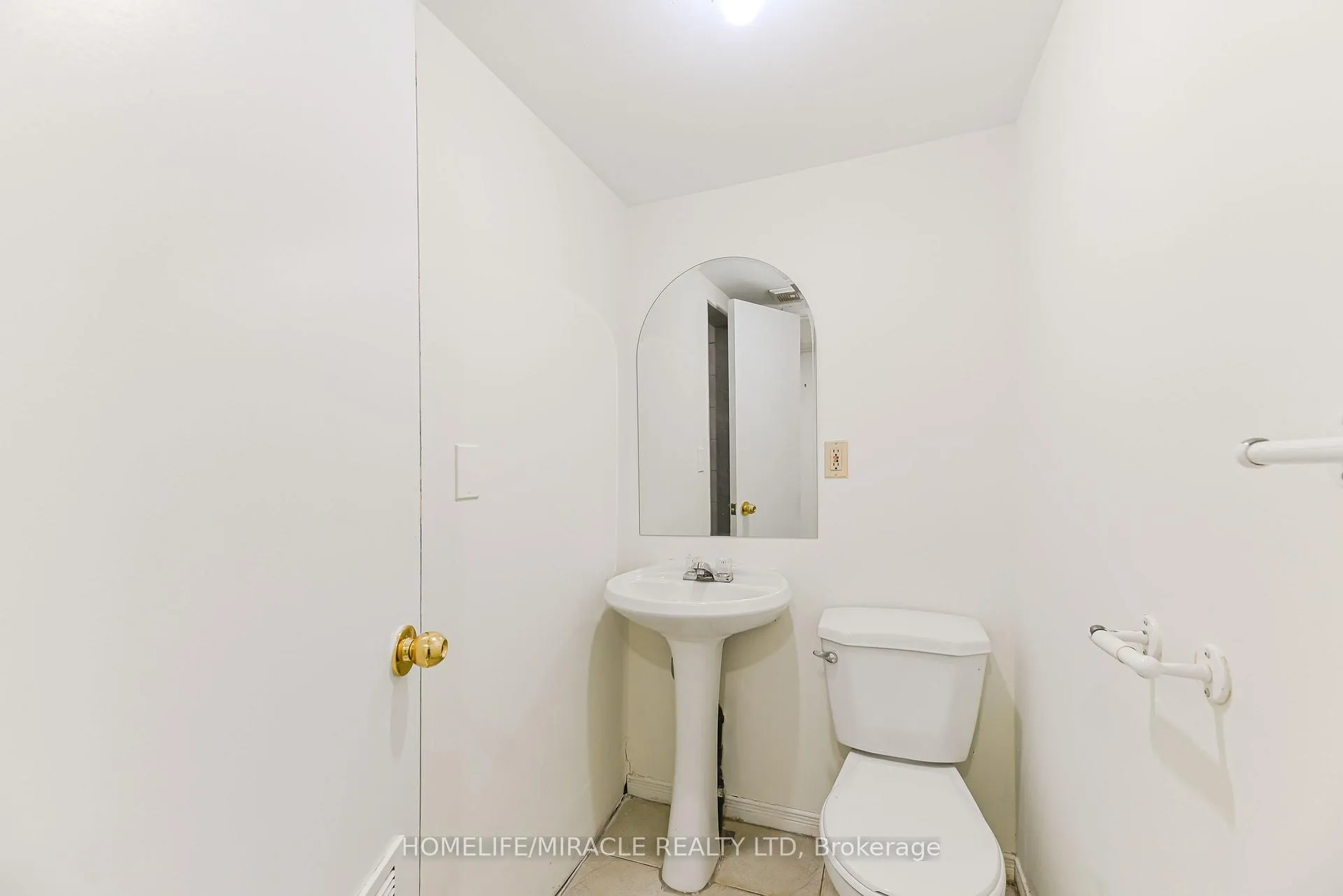 Photo 23 of 40 Blair Crescent, Barrie, Grove East — HOMEH