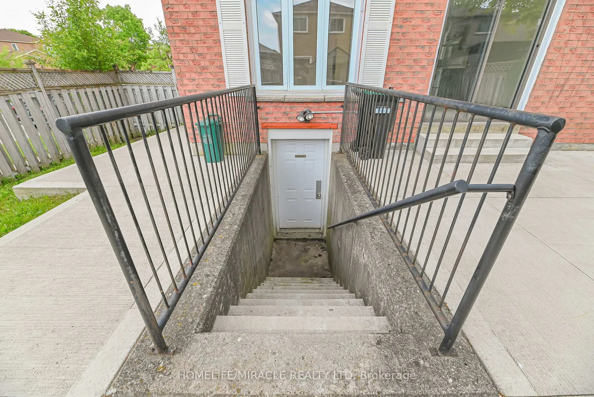 Photo 25 of 40 Blair Crescent, Barrie, Grove East — HOMEH