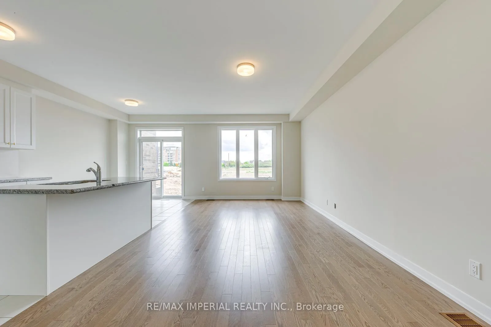 Photo 5 of 1176 Tanbark Avenue, Oakville, Joshua Meadows — HOMEH