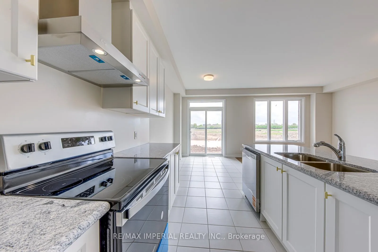 Photo 12 of 1176 Tanbark Avenue, Oakville, Joshua Meadows — HOMEH