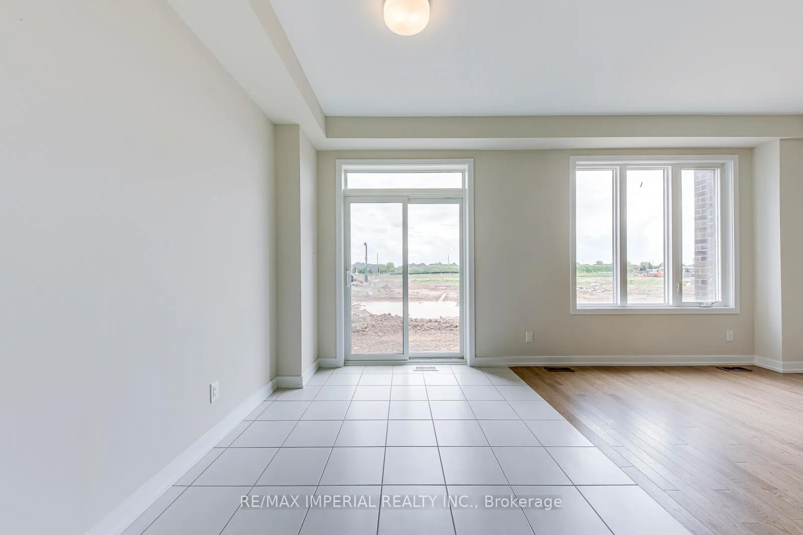 Photo 13 of 1176 Tanbark Avenue, Oakville, Joshua Meadows — HOMEH
