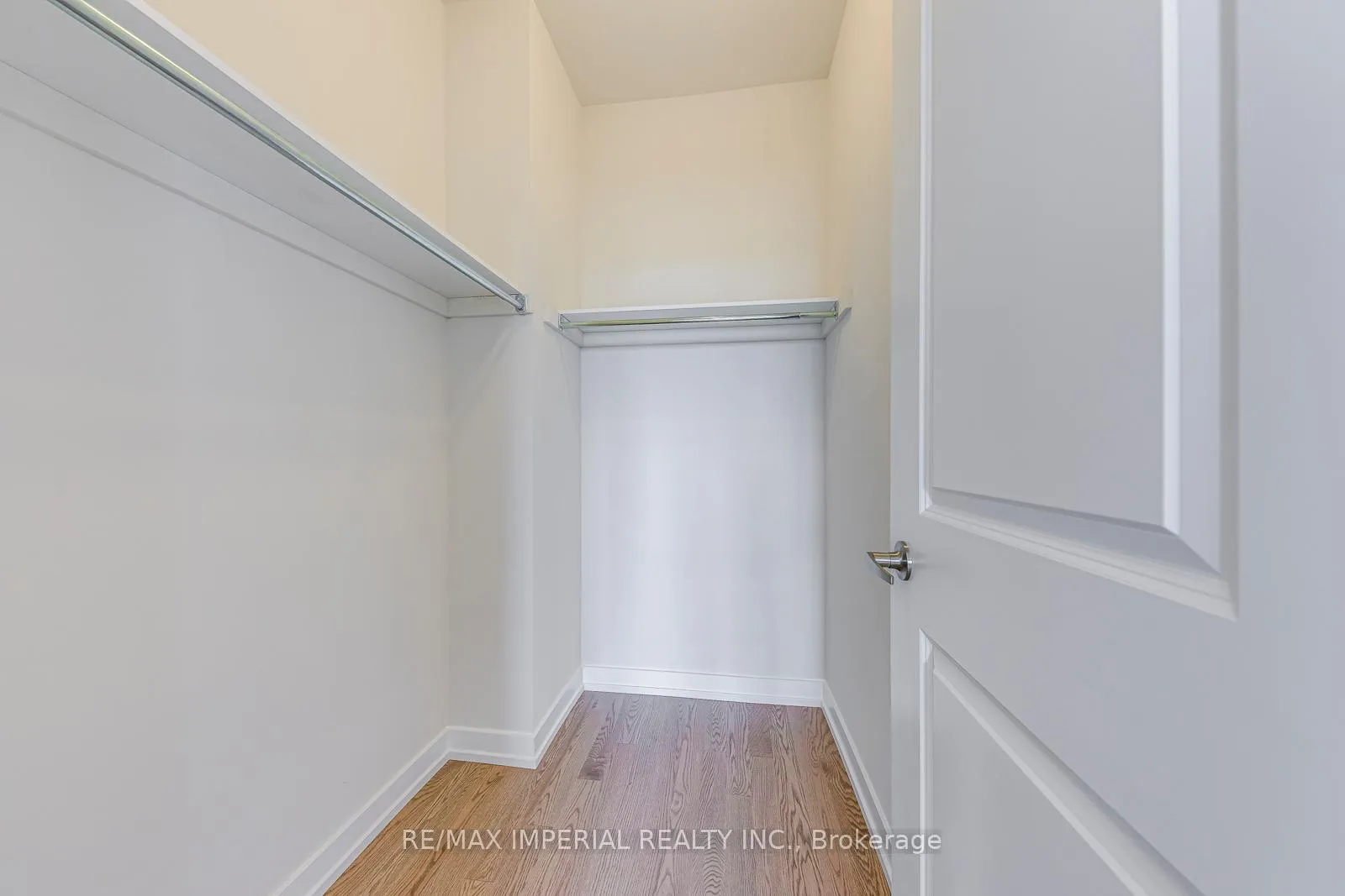 Photo 23 of 1176 Tanbark Avenue, Oakville, Joshua Meadows — HOMEH