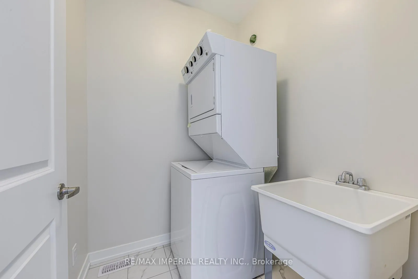 Photo 32 of 1176 Tanbark Avenue, Oakville, Joshua Meadows — HOMEH