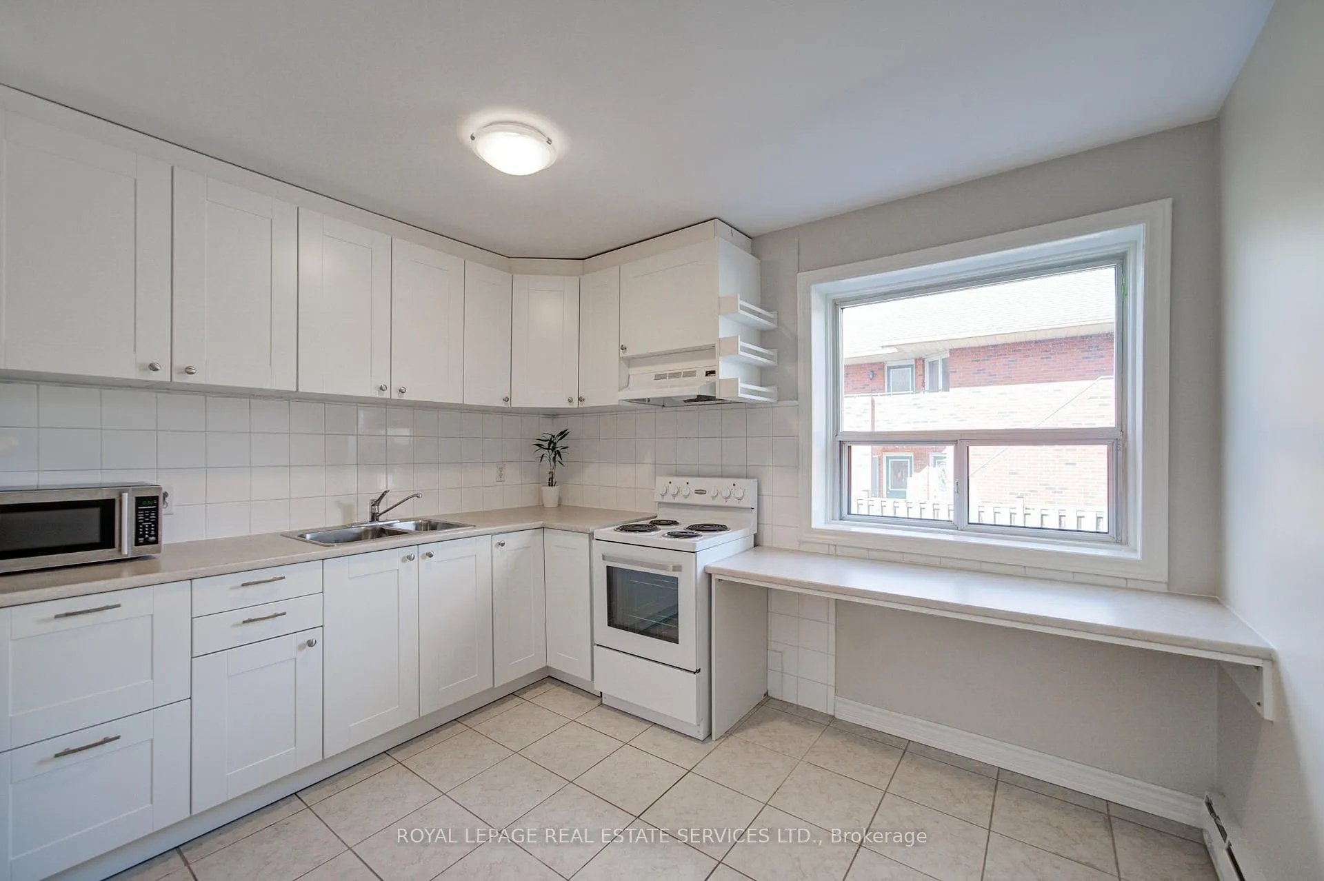 Photo 9 of Unit 1, 2329 Belyea Street, Oakville, Bronte — HOMEH