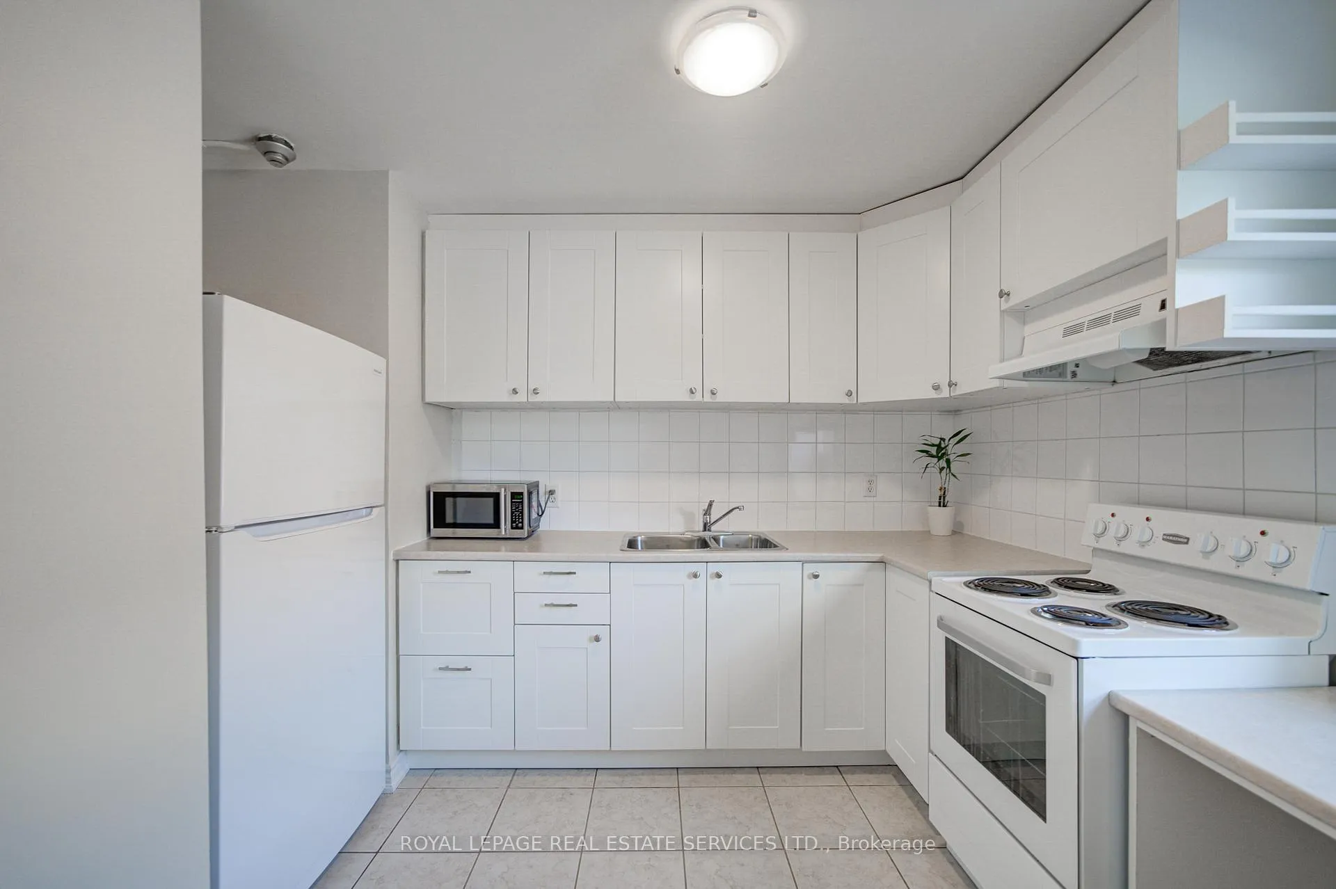 Photo 11 of Unit 1, 2329 Belyea Street, Oakville, Bronte — HOMEH