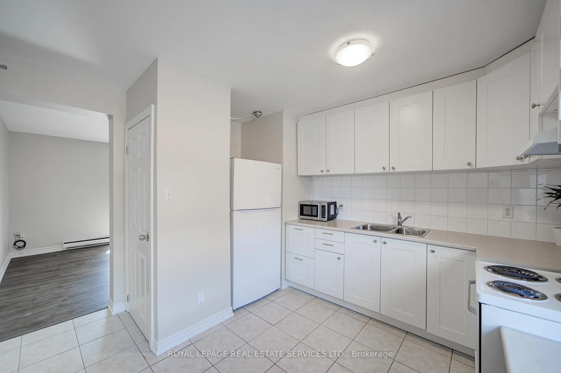 Photo 12 of Unit 1, 2329 Belyea Street, Oakville, Bronte — HOMEH