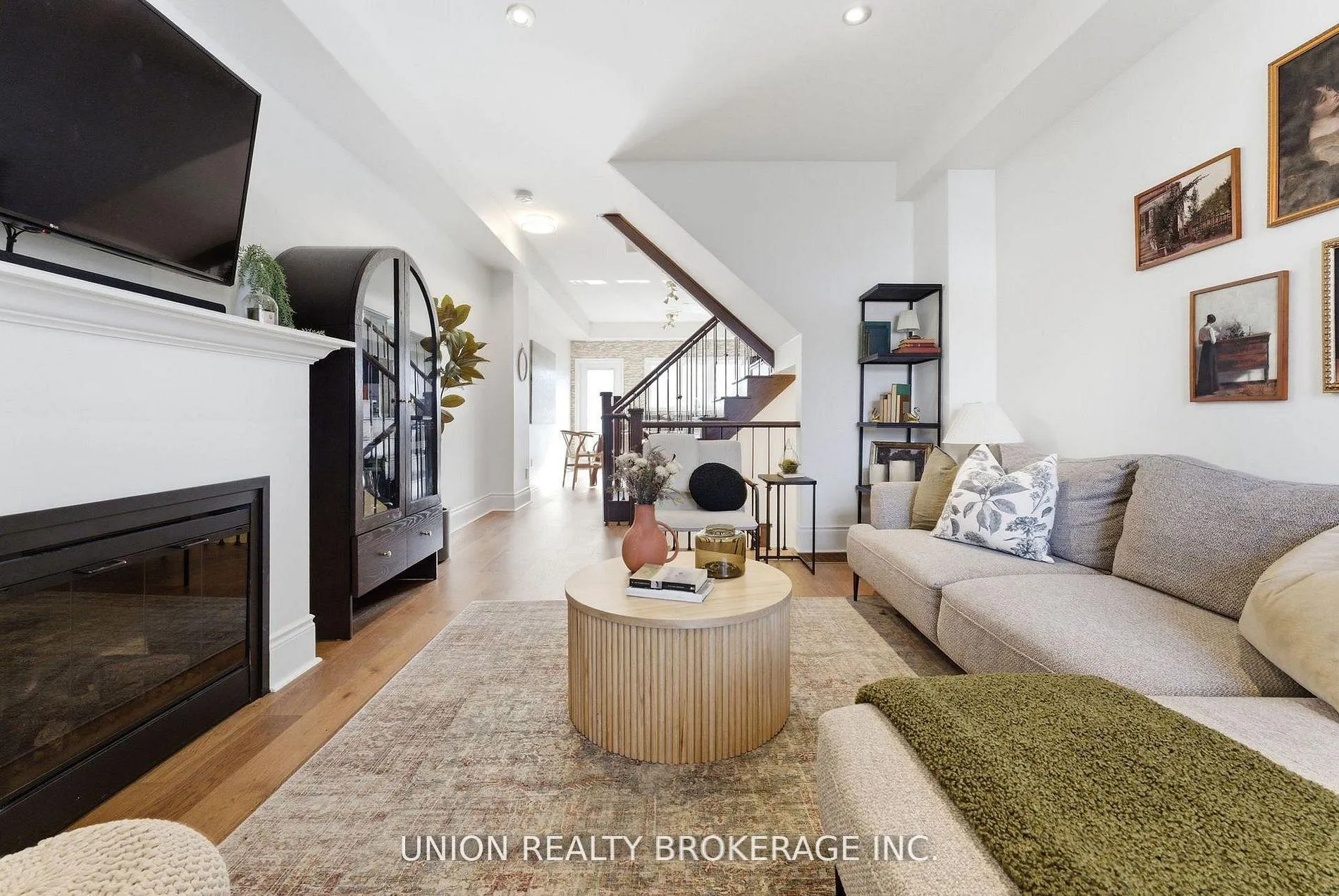 Photo 3 of 293 Kingston Road, Toronto, The Beaches — HOMEH