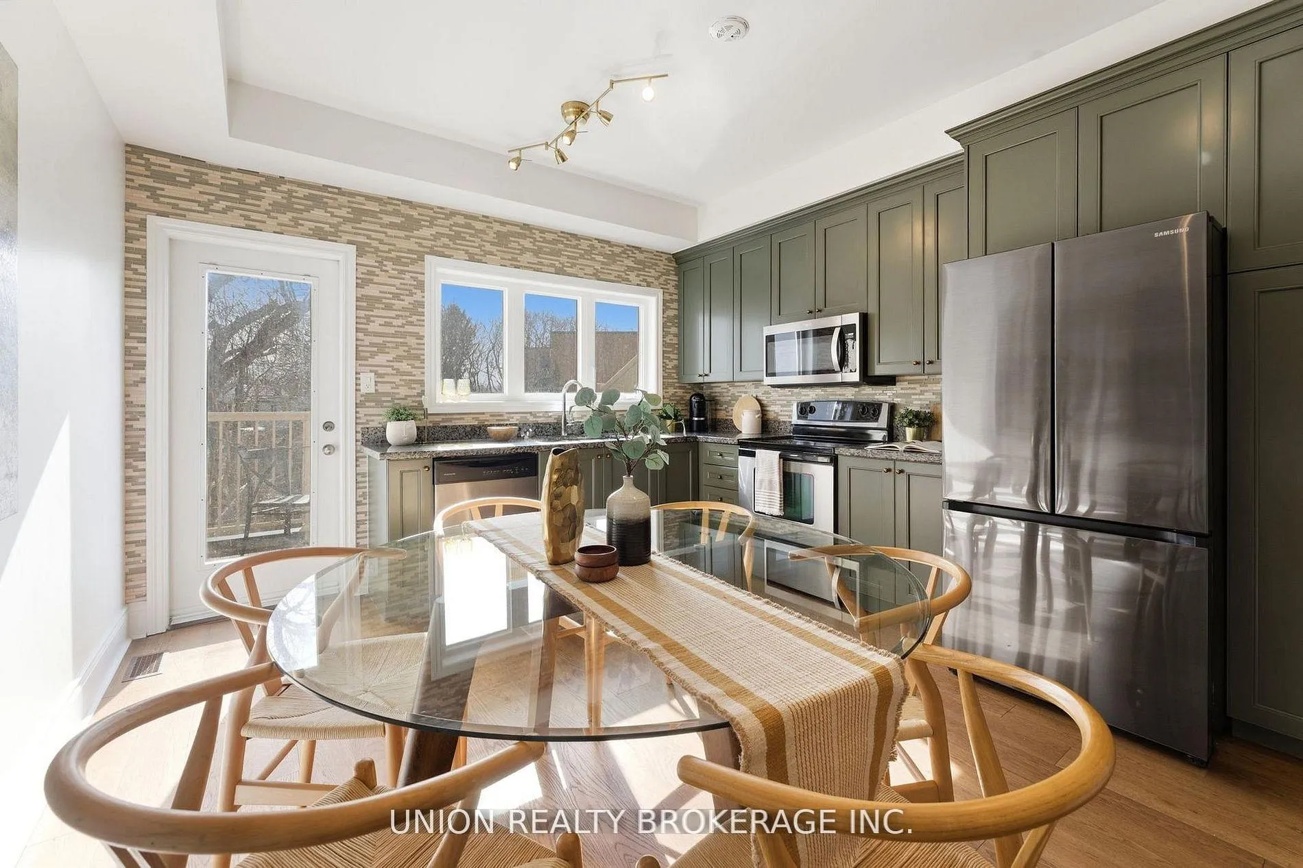 Photo 6 of 293 Kingston Road, Toronto, The Beaches — HOMEH