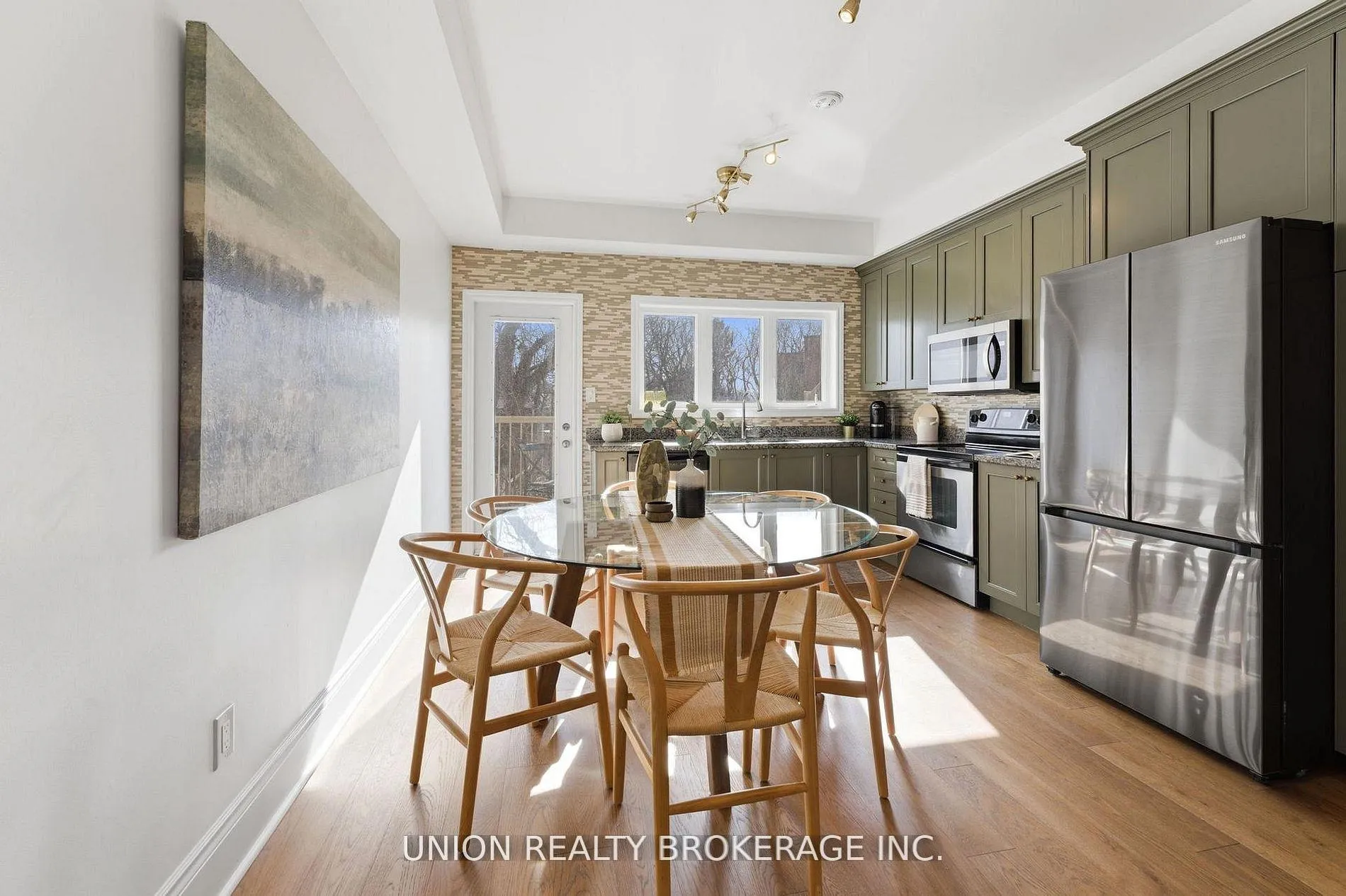 Photo 10 of 293 Kingston Road, Toronto, The Beaches — HOMEH
