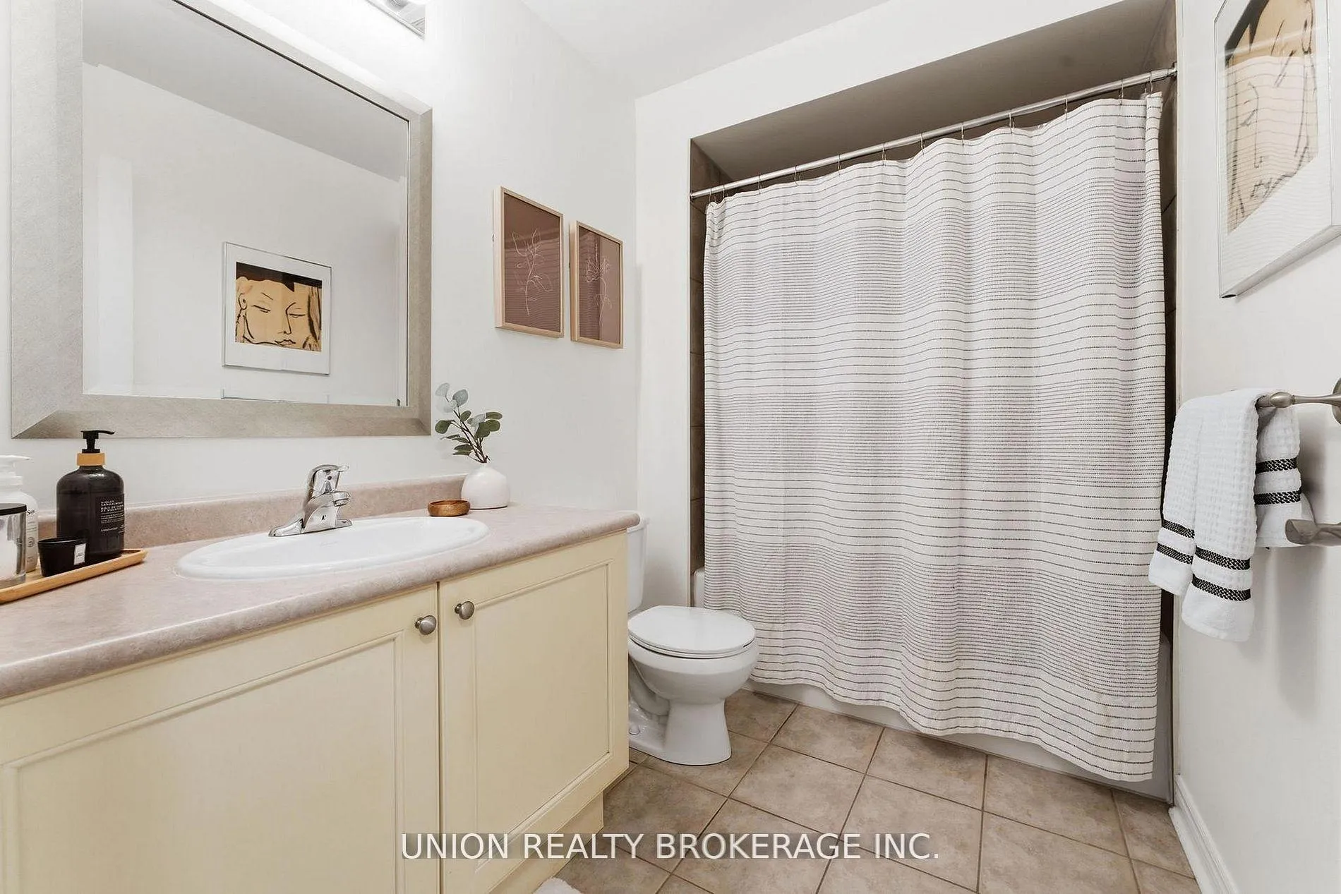 Photo 17 of 293 Kingston Road, Toronto, The Beaches — HOMEH