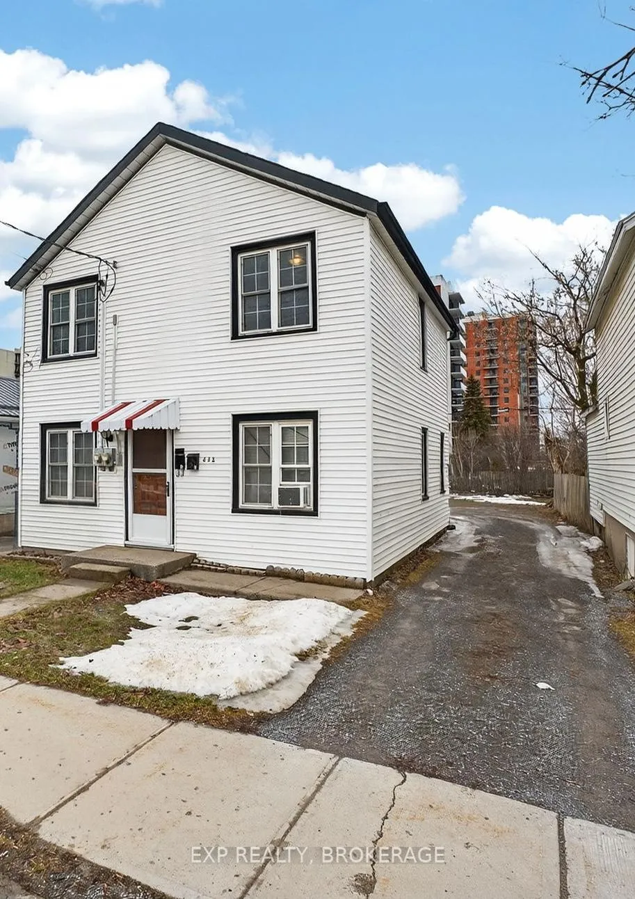 Front of 632 MacDonnell Street
